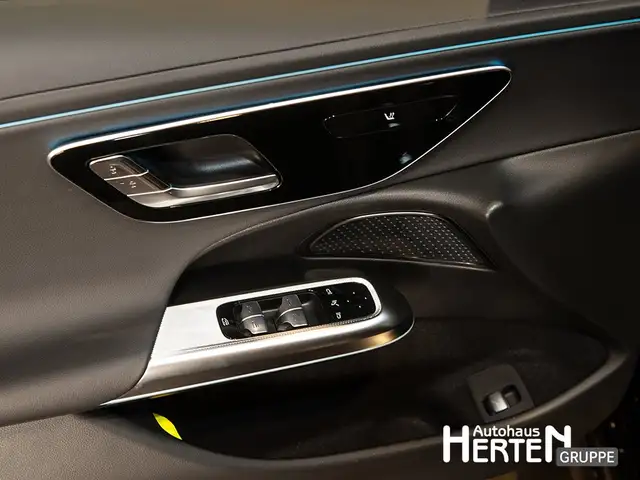 Mercedes-Benz E-Class view 9
