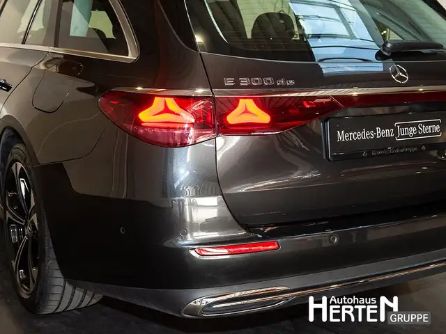 Mercedes-Benz E-Class view 14