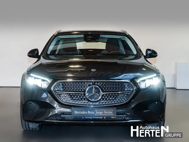 Mercedes-Benz E-Class view 2