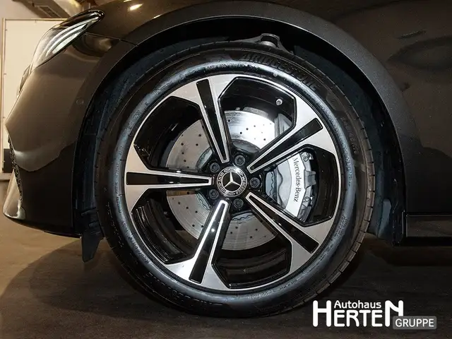 Mercedes-Benz E-Class view 5