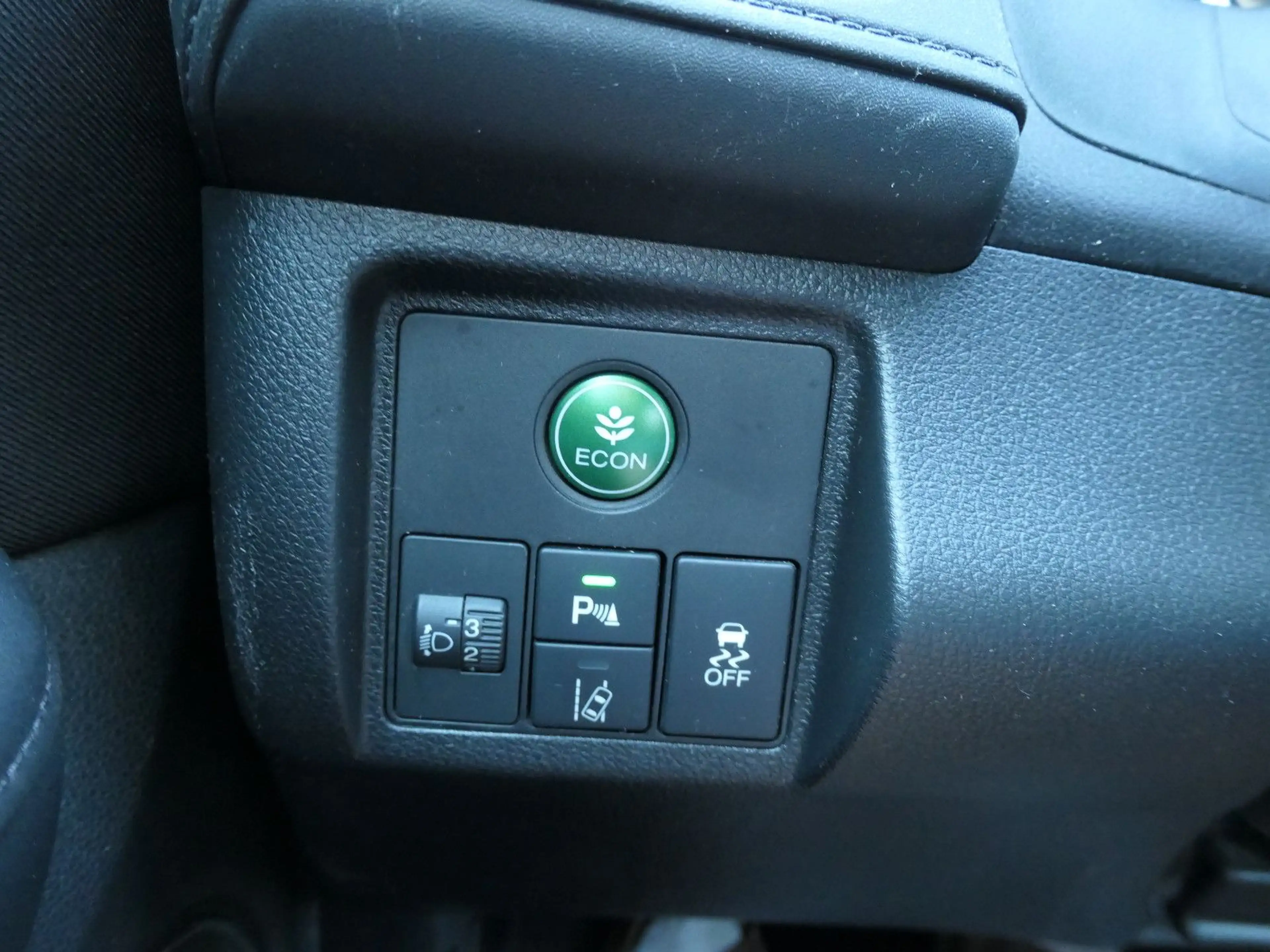 Honda HR-V Elegance // 2.Hd., PDC, Sitzh., Temp., Navi — photo 14