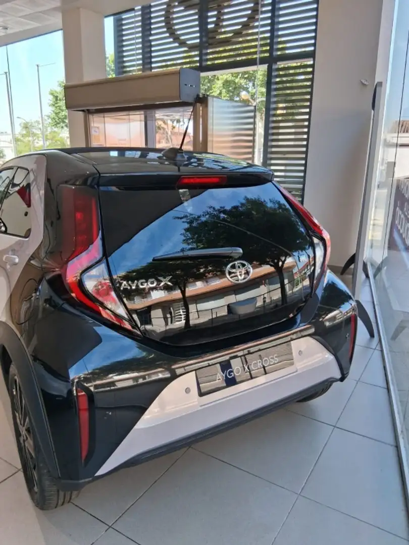 Toyota Aygo X Chic s-CVT Plateado - 2