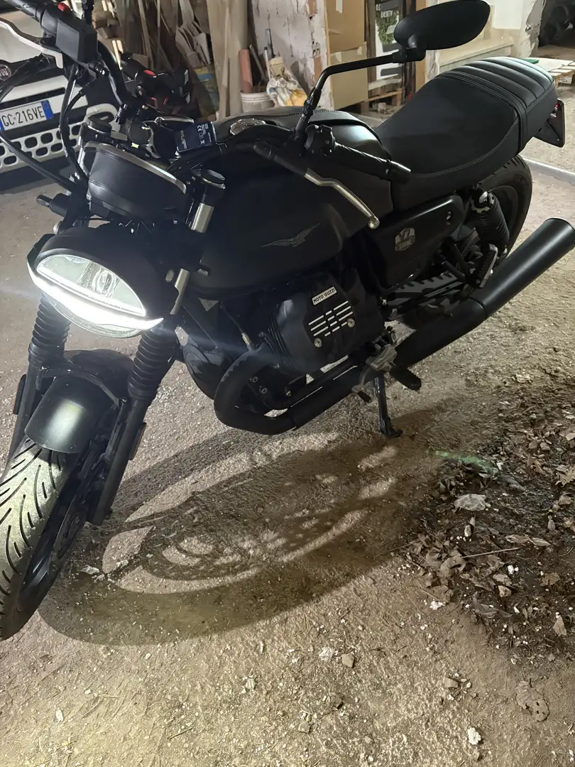 Moto Guzzi V 7 850 stone Nero - 1