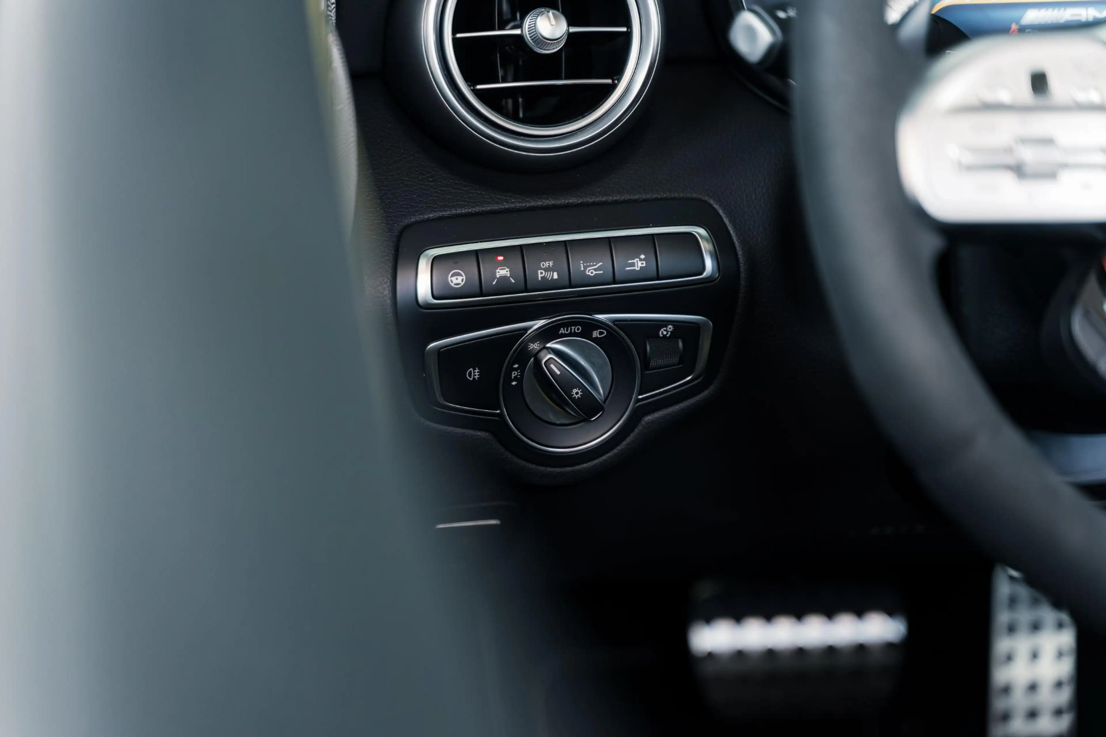 Mercedes-Benz C 63 AMG Cabrio S Final Edition l Track Package l Carbon Ex — photo 38