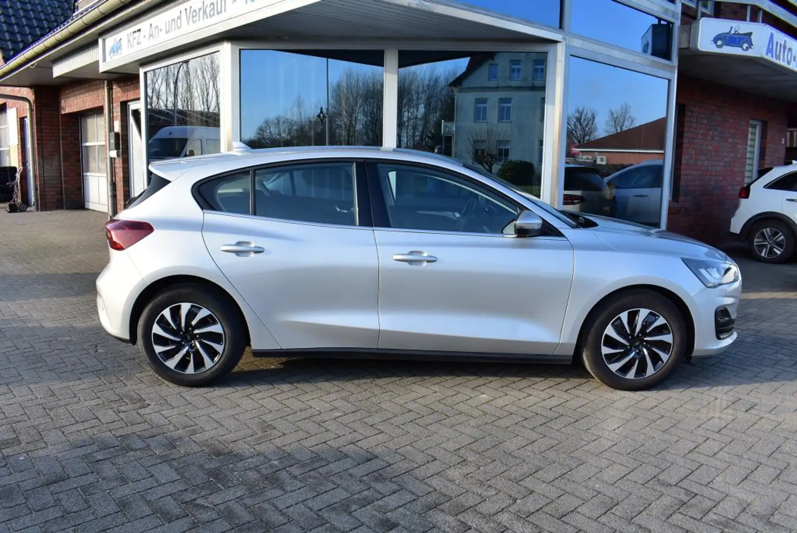 Ford Focus 1.0 EcoBoost Hybrid Aut. TITANIUM LED-Scheinwerfer Silber - 2