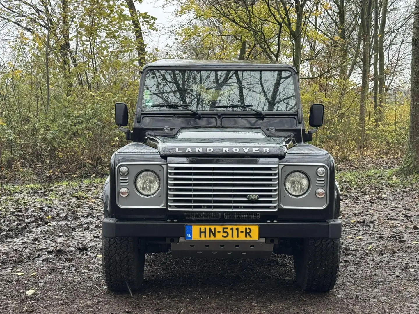 Land Rover Defender 110 2.4 Zwart - 2
