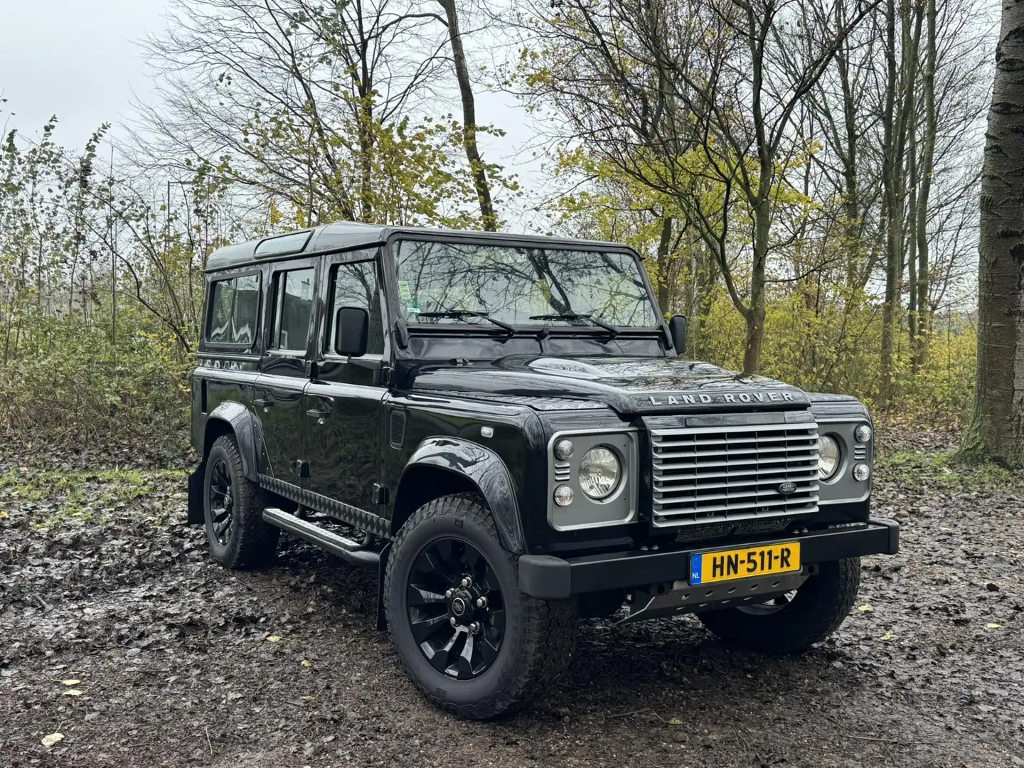 Land Rover Defender 110 2.4 Zwart - 1