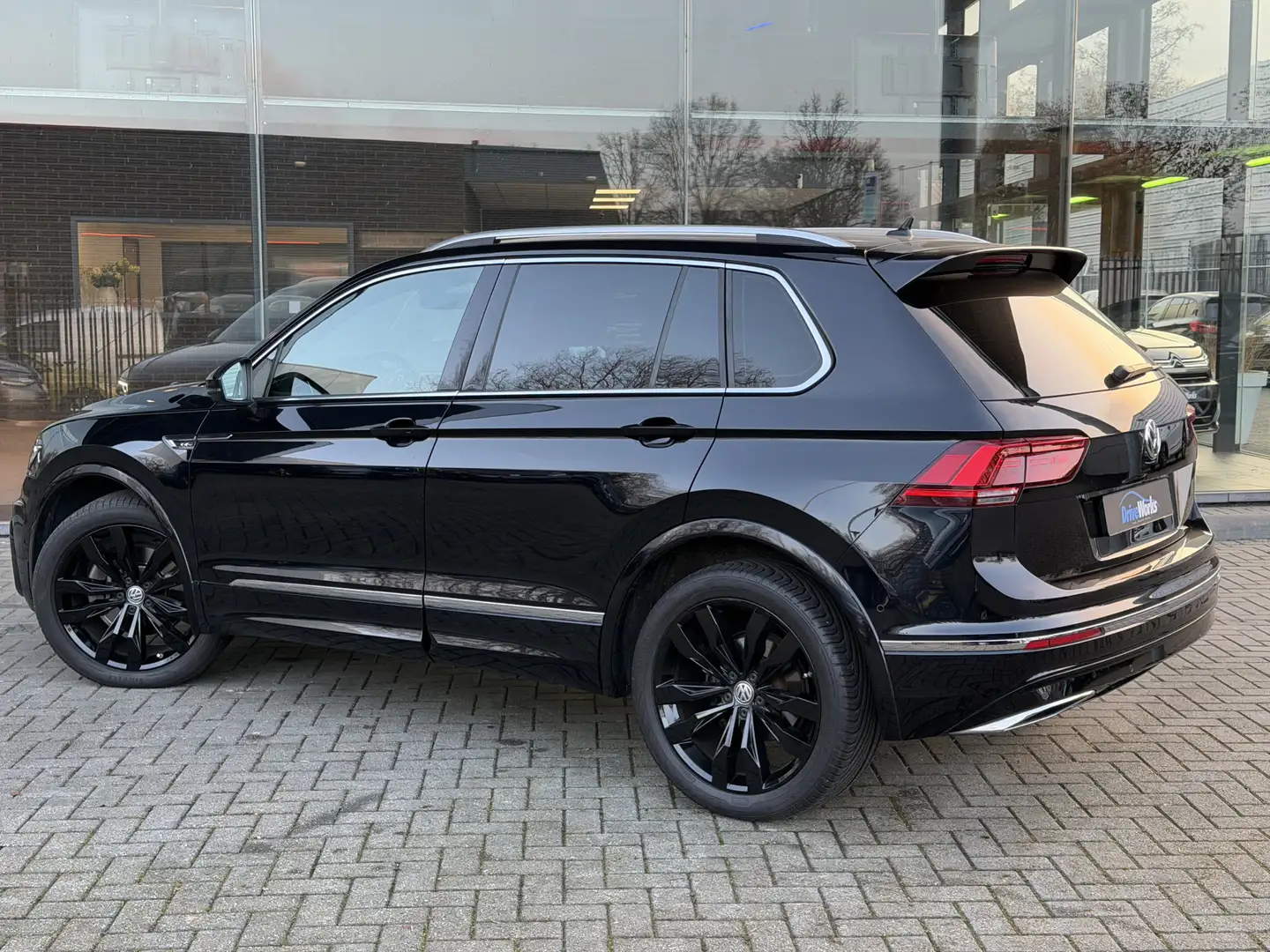 Volkswagen Tiguan 2.0 TSI 4Motion| R-line | Highline | Pano | Key-le Schwarz - 2