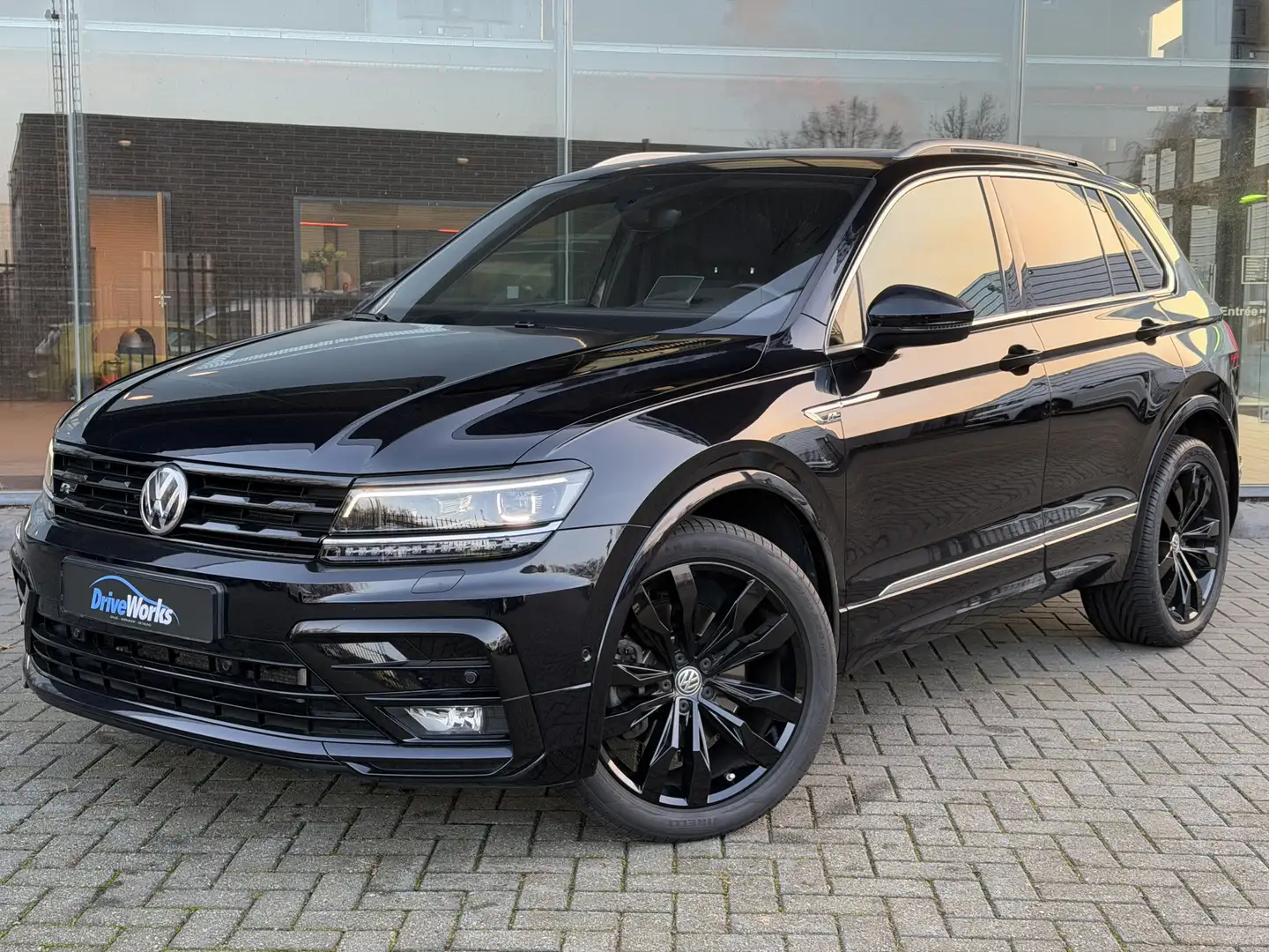 Volkswagen Tiguan 2.0 TSI 4Motion| R-line | Highline | Pano | Key-le Schwarz - 1