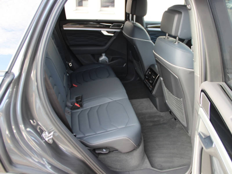 Volkswagen Touareg 3.0 TDI V6 R line Allrad KLIMA LED NAVI LEDER ALU — photo 8