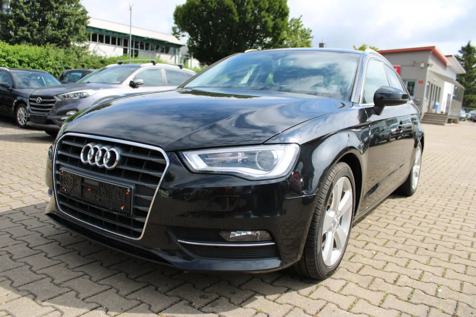 Audi A3 1.4 TFSI S tronic Sportback Navi,PDC,SHZ,AHK Schwarz - 1