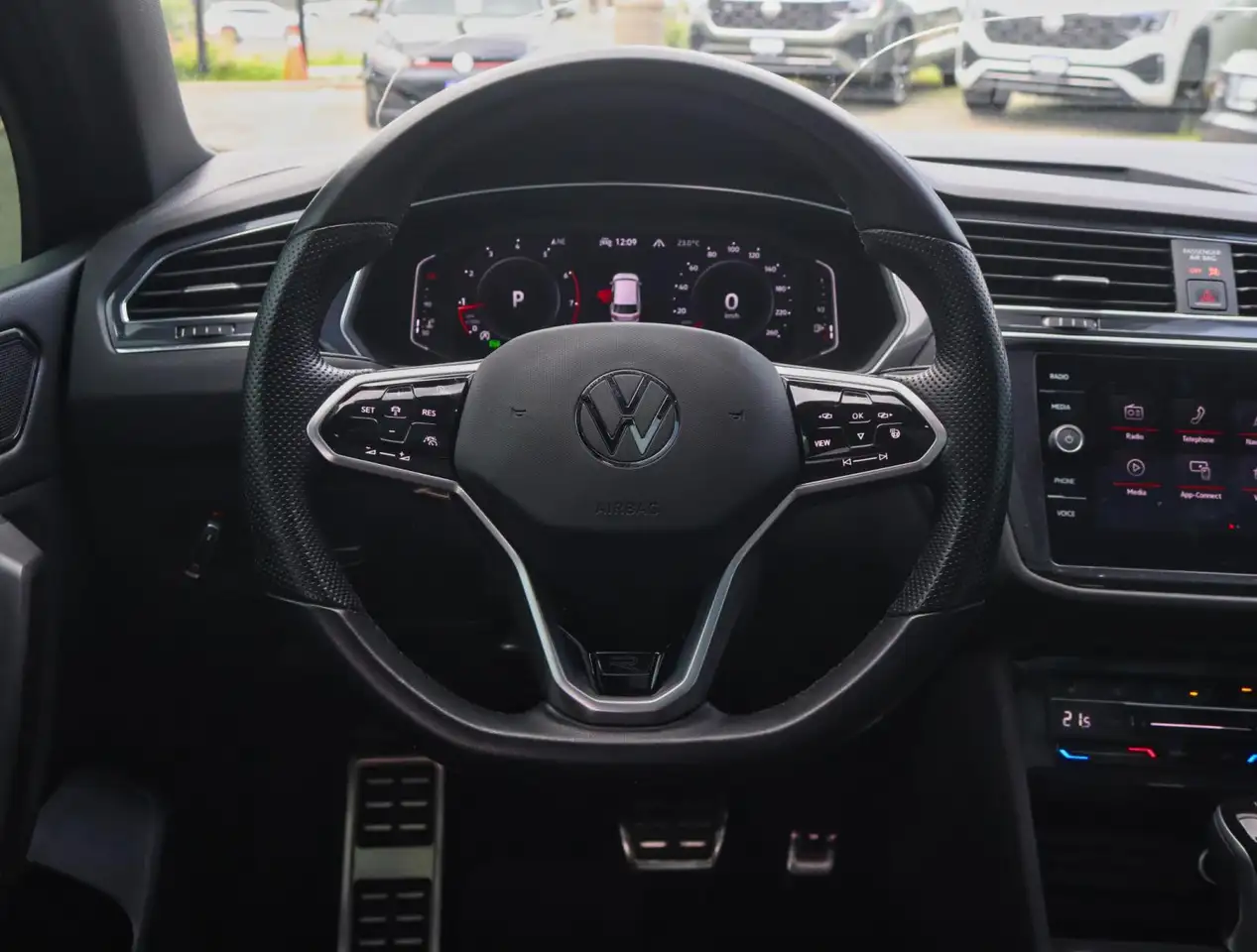 Volkswagen Tiguan photo Volkswagen Tiguan