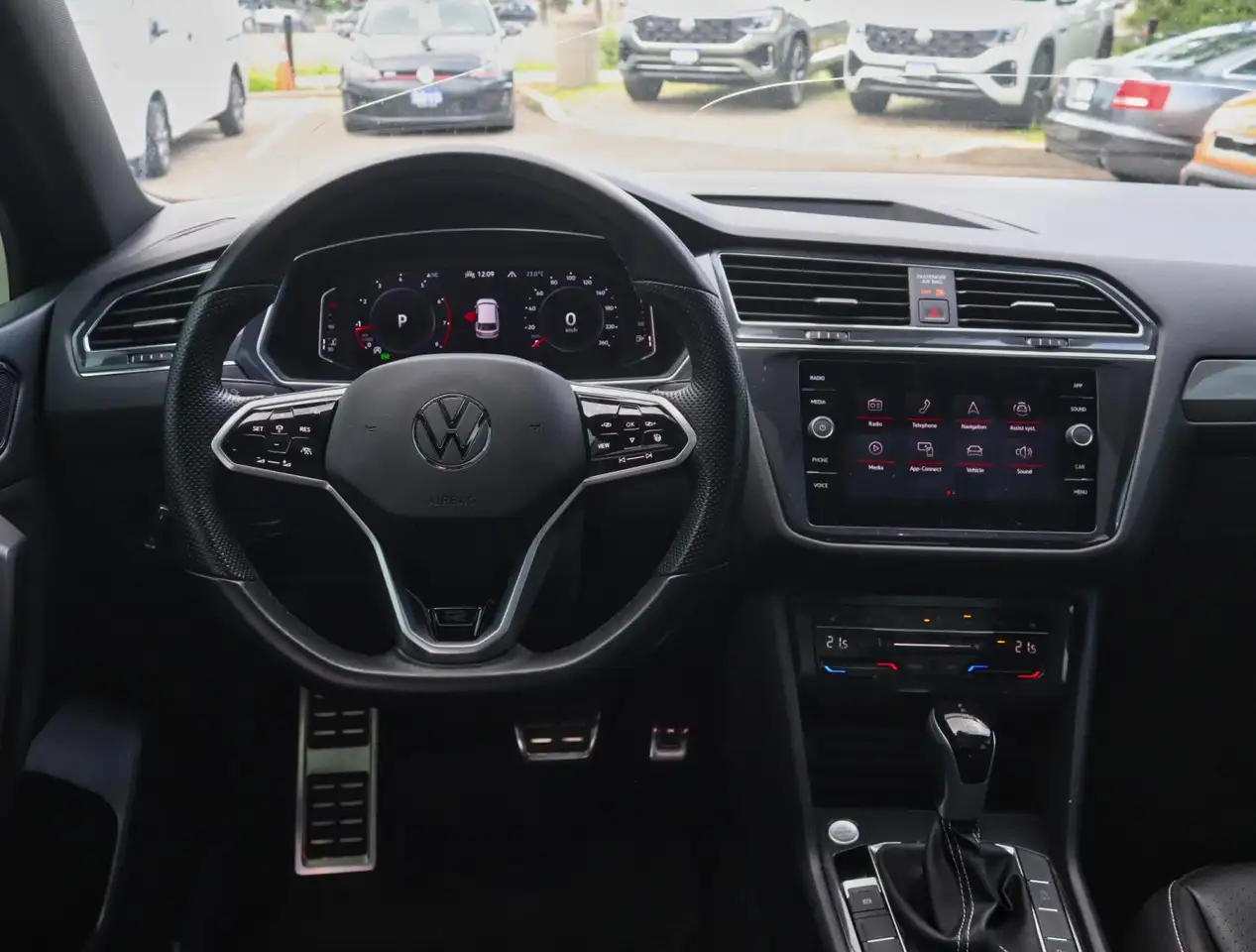 Volkswagen Tiguan photo Volkswagen Tiguan