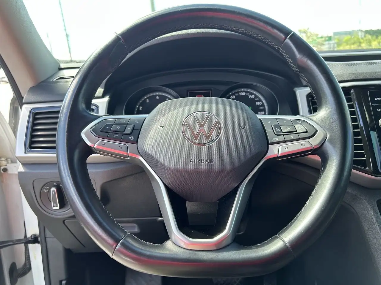 Volkswagen Atlas снимка Volkswagen Atlas
