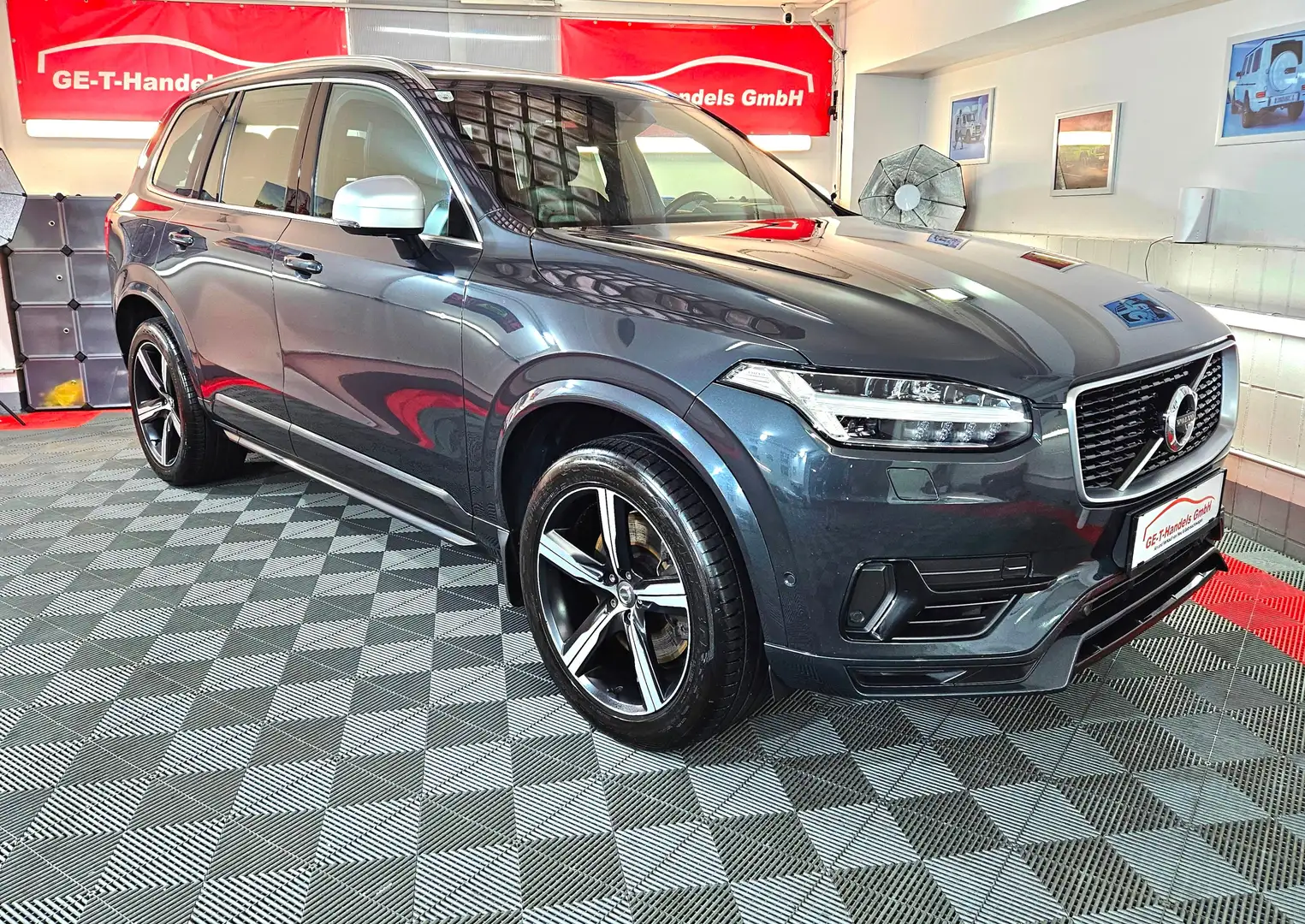 Volvo XC90 PHEV T8 Twin Engine R-Design Pano LED 7-Sitz Voll Grau - 2