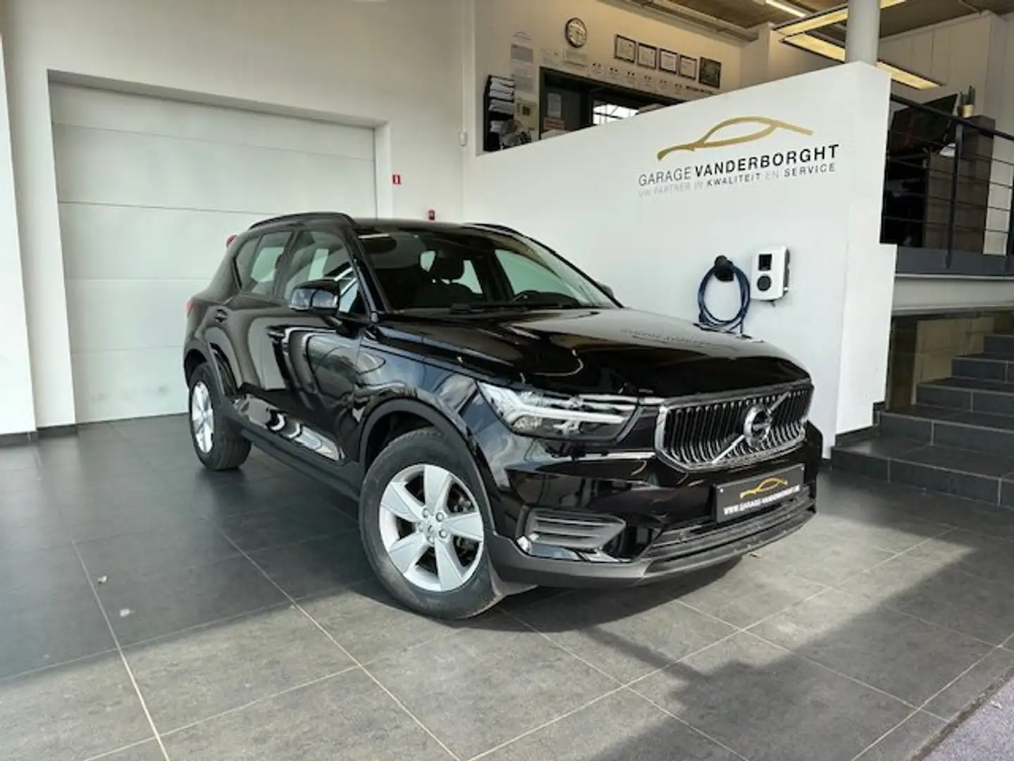 Volvo XC40 MOMENTUM T2 AUTOMAAT - 1