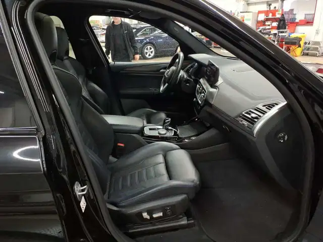 BMW X3 view 8