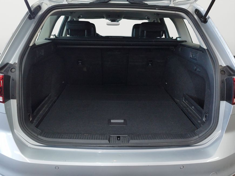 Volkswagen Passat Variant 2.0 TDI SCR DSG Business — photo 5