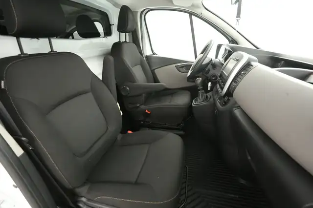 Renault Trafic view 10