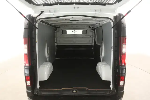 Renault Trafic view 3
