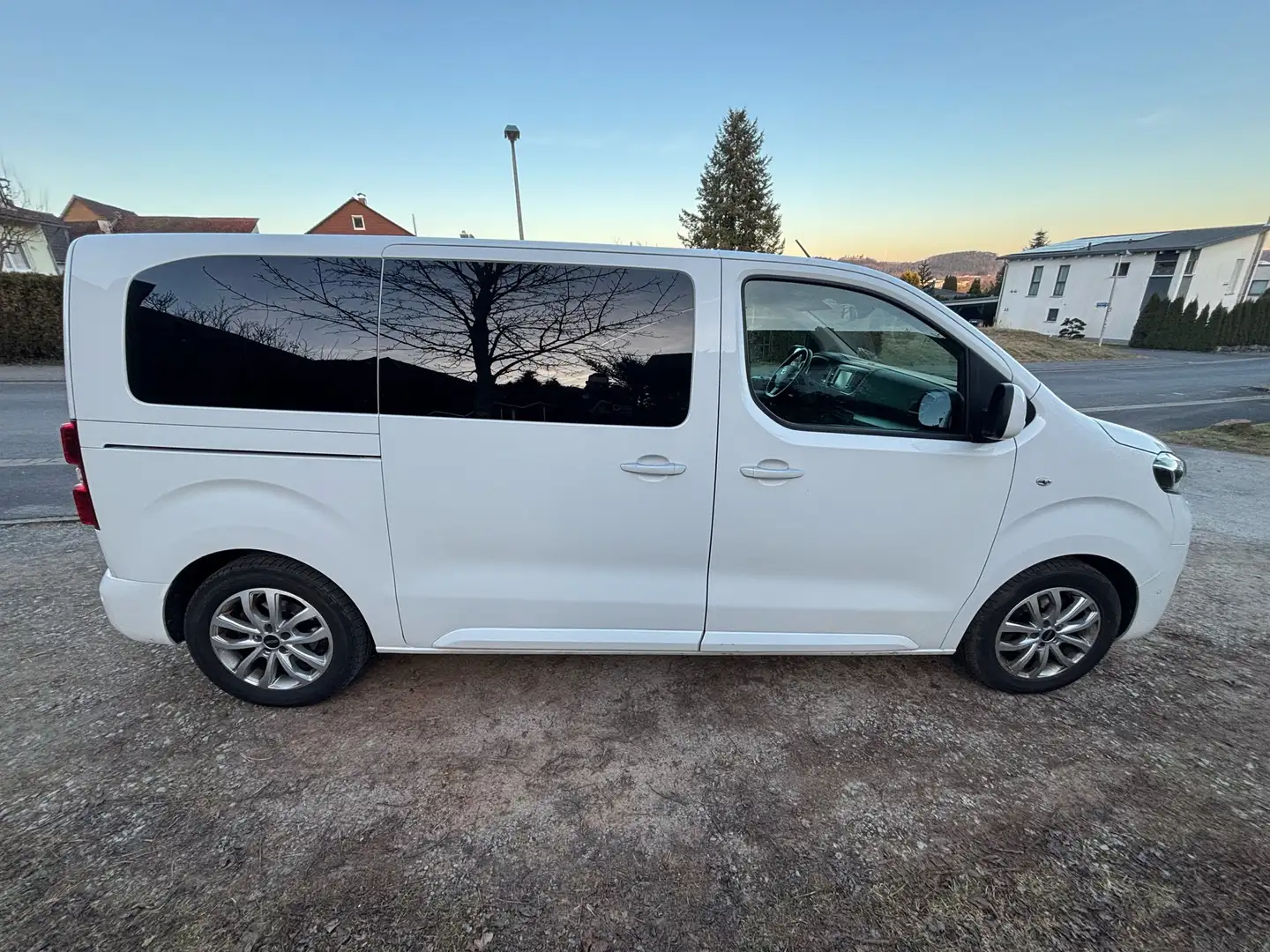 Toyota Proace L1 Executive Weiß - 1