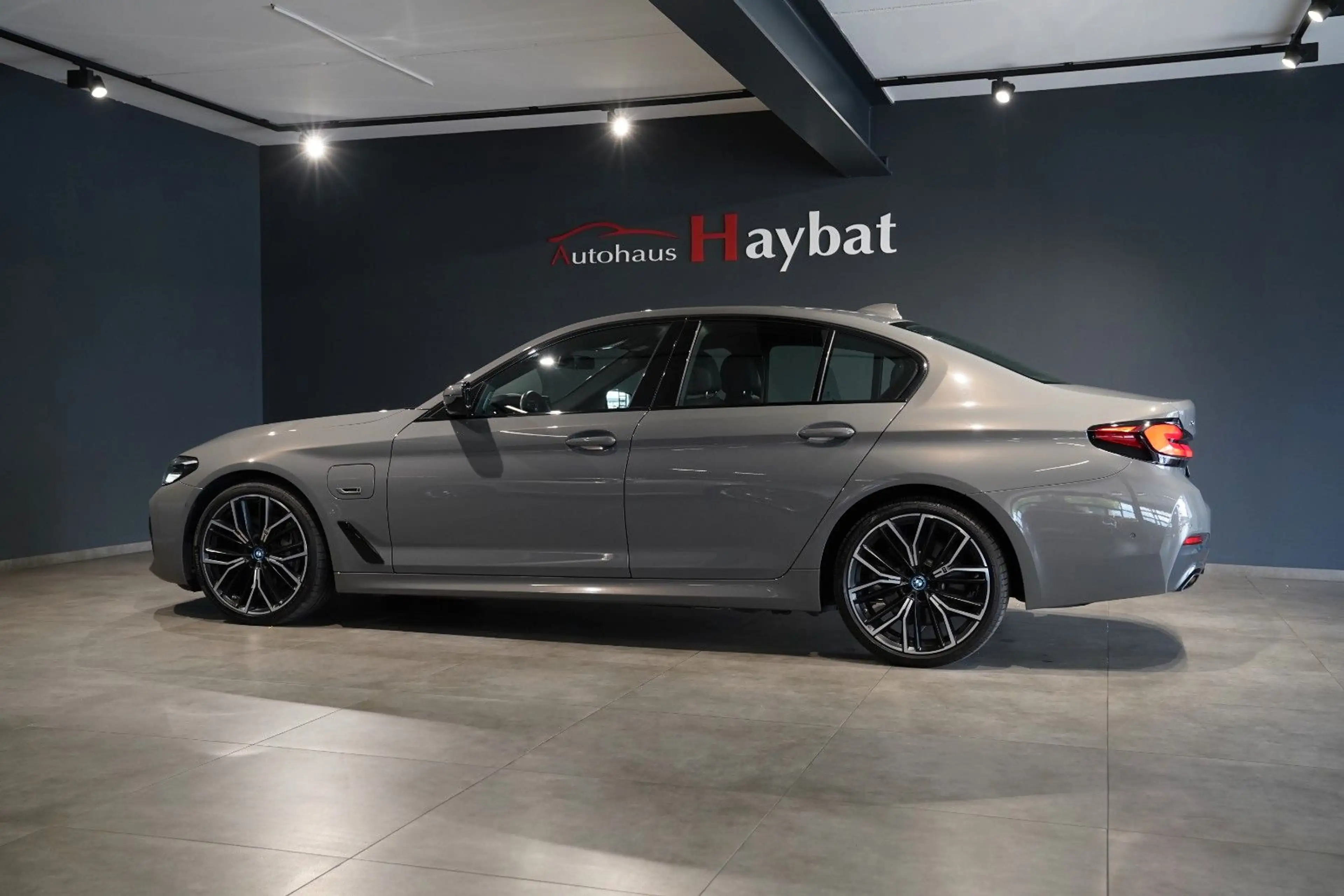 BMW 545 e xDr M Sport LCProf-LED-ACC-RFK-H&K-ad.Fwk — photo 8