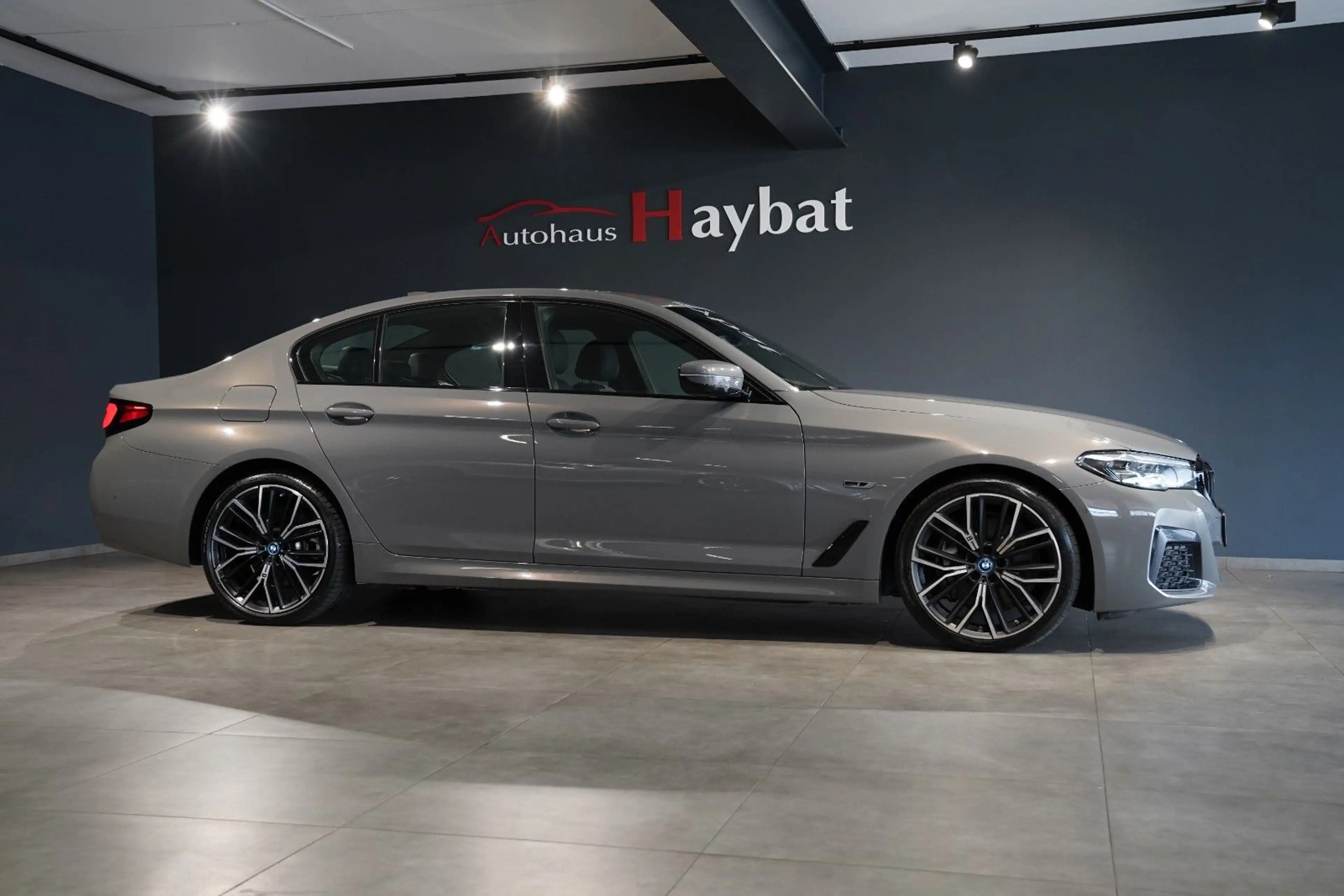 BMW 545 e xDr M Sport LCProf-LED-ACC-RFK-H&K-ad.Fwk — photo 4