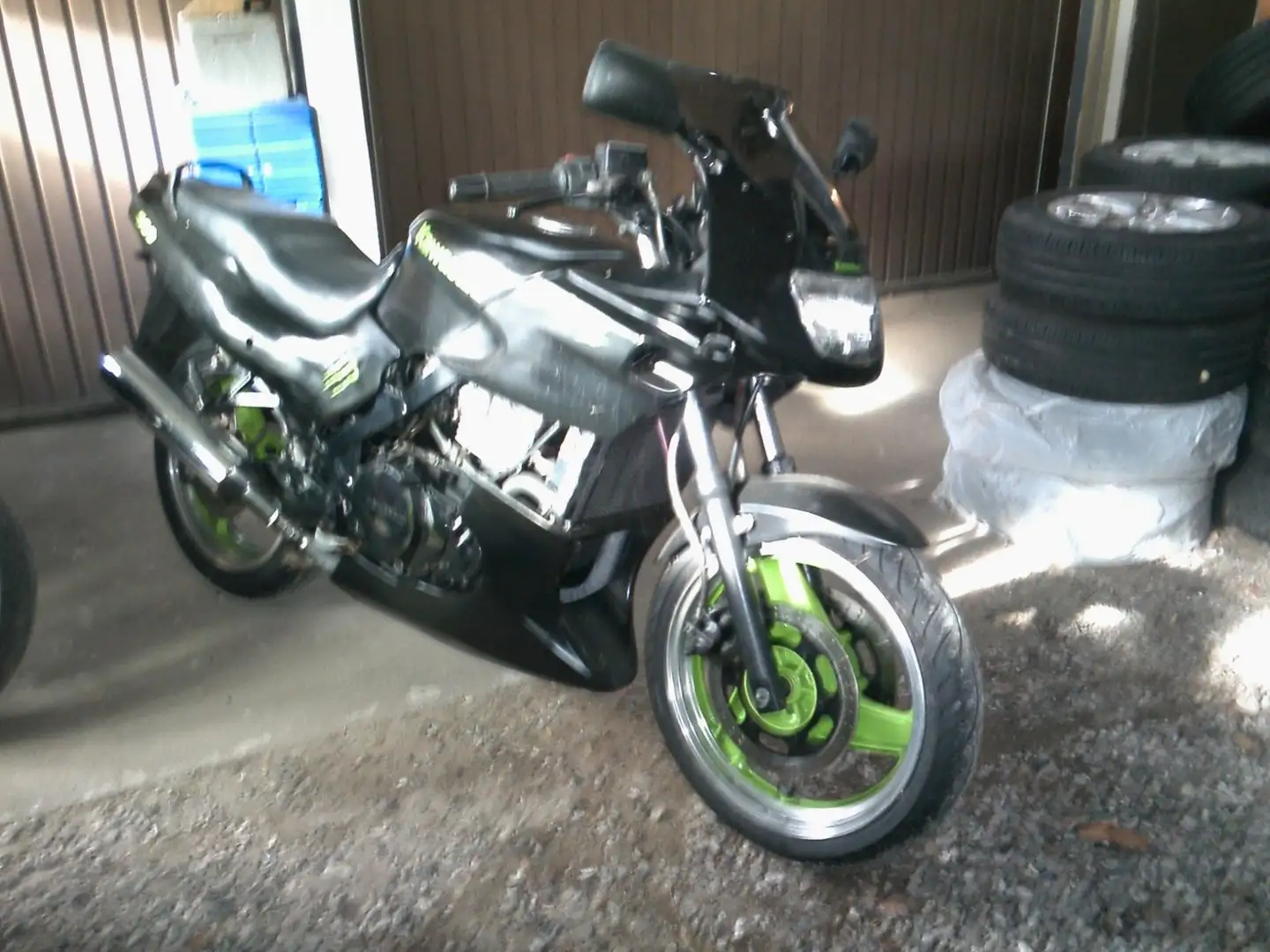 Kawasaki GPZ 500 S in Schwarz Fekete - 1