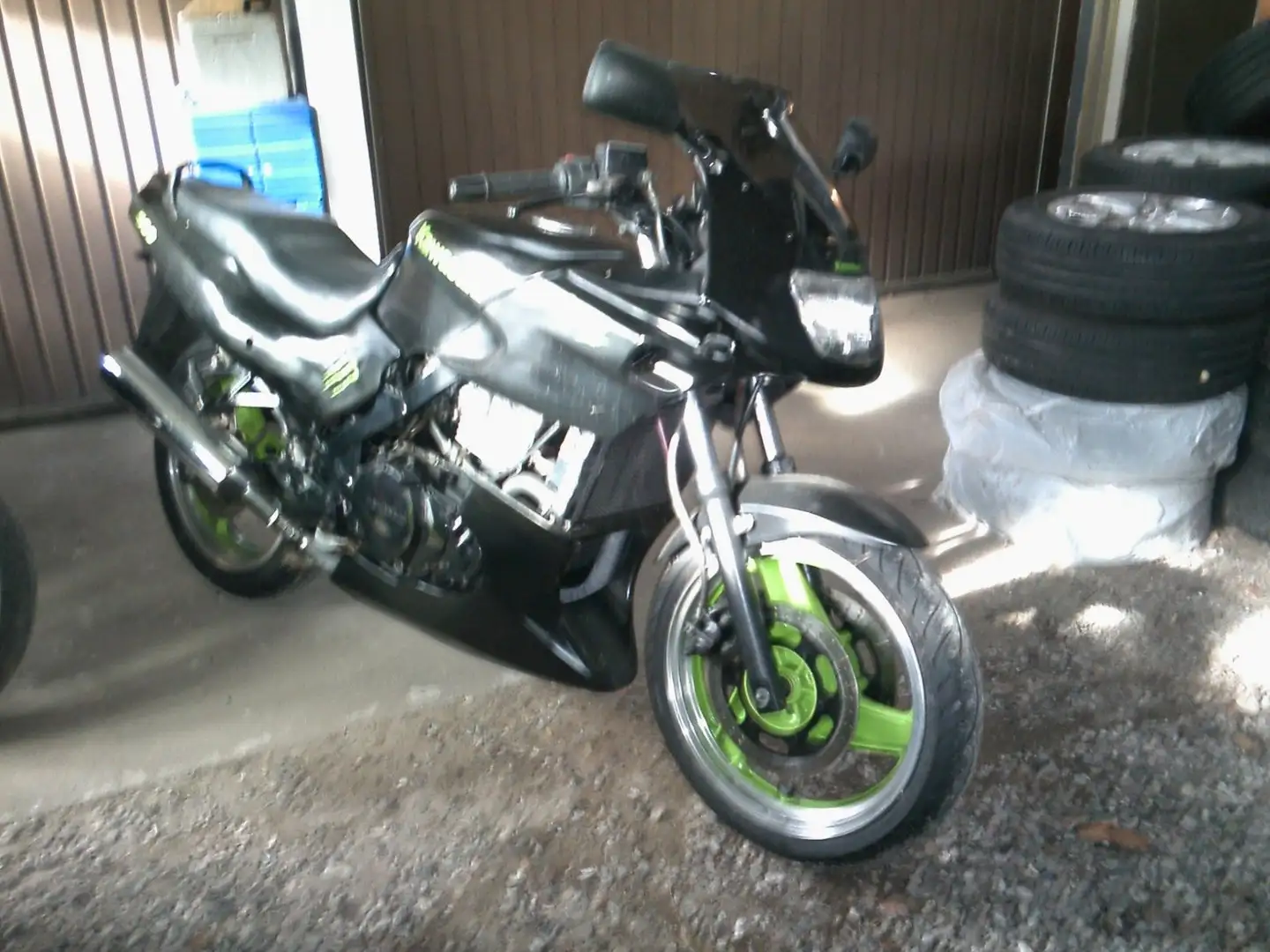 Kawasaki GPZ 500 S in Schwarz Zwart - 1