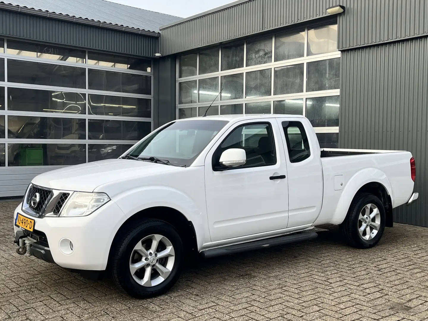 Nissan Navara 2.5 dCi SE King Cab Airco Cruise controle Trekhaak Wit - 2
