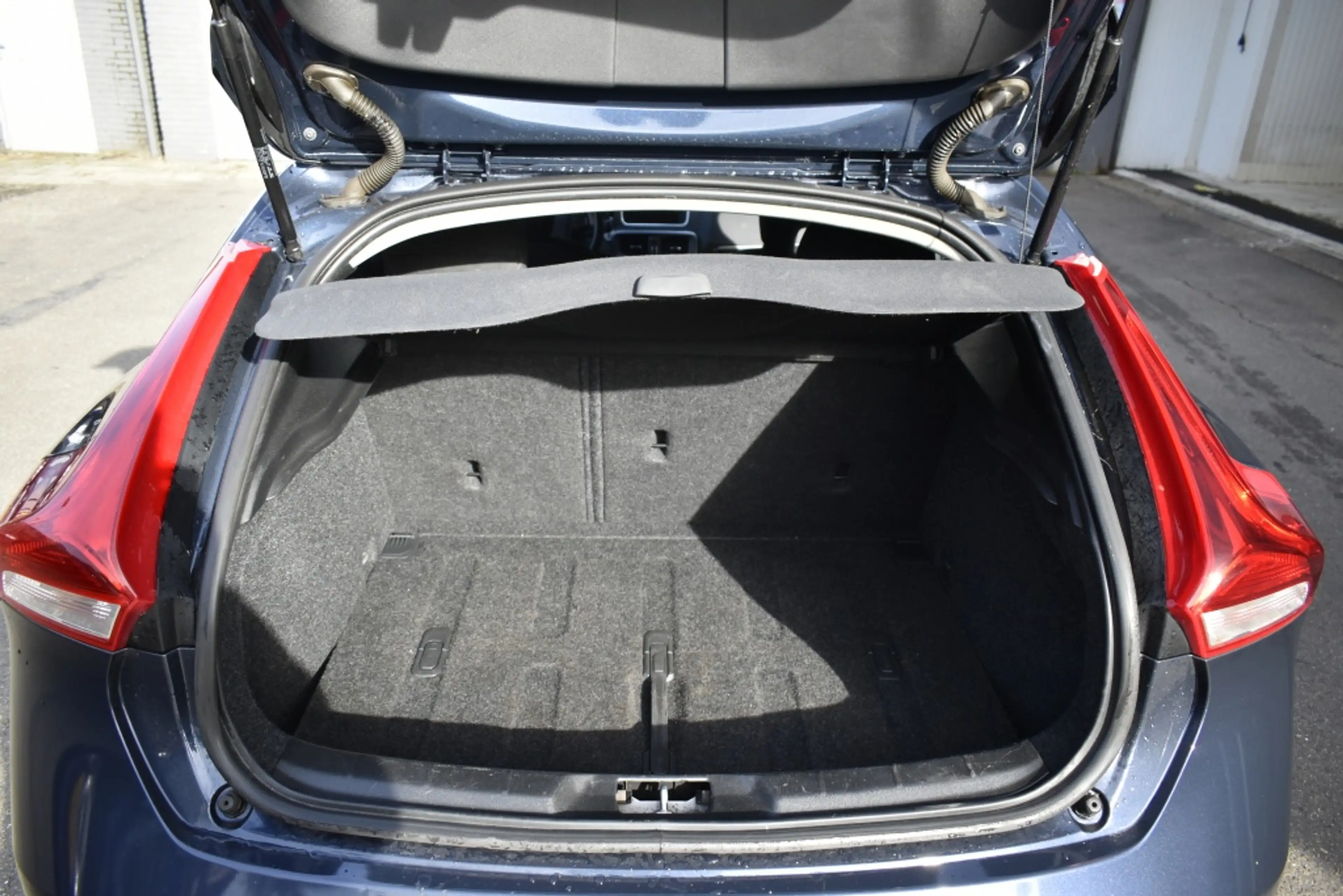 Volvo V40 1.6 T4 Kinetic — photo 12