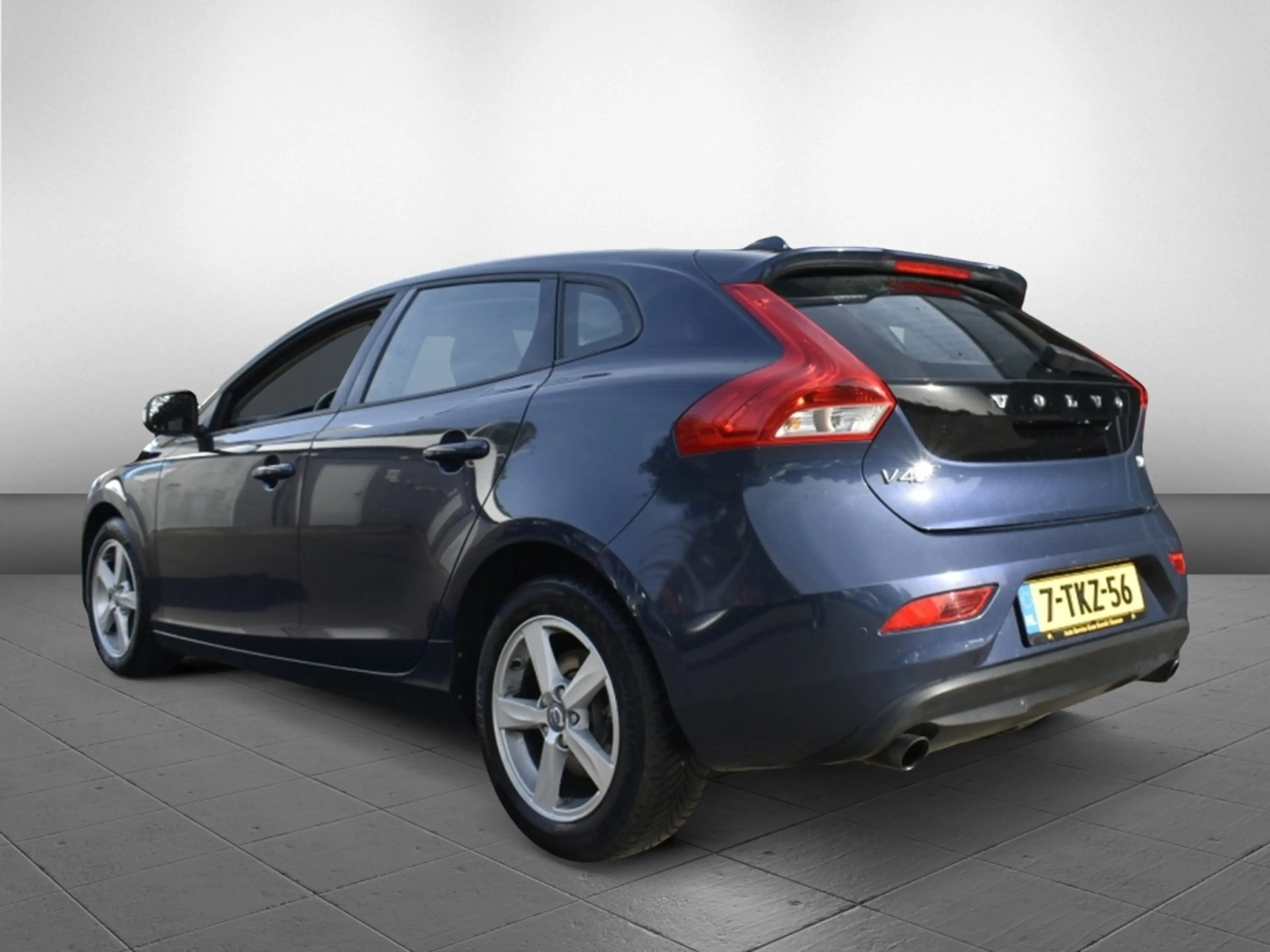 Volvo V40 1.6 T4 Kinetic — photo 7