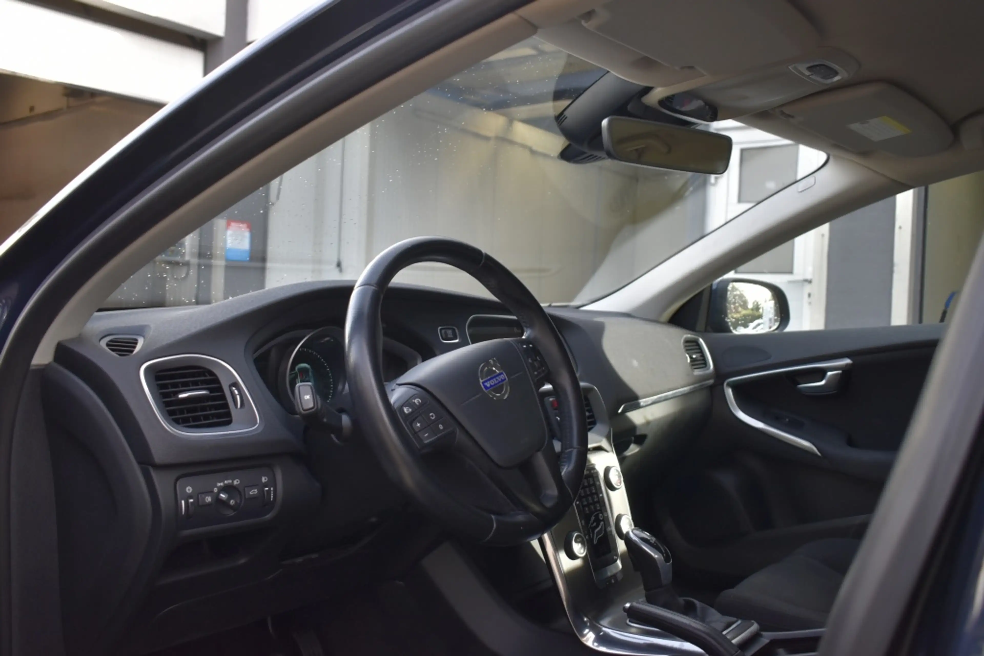 Volvo V40 1.6 T4 Kinetic — photo 9