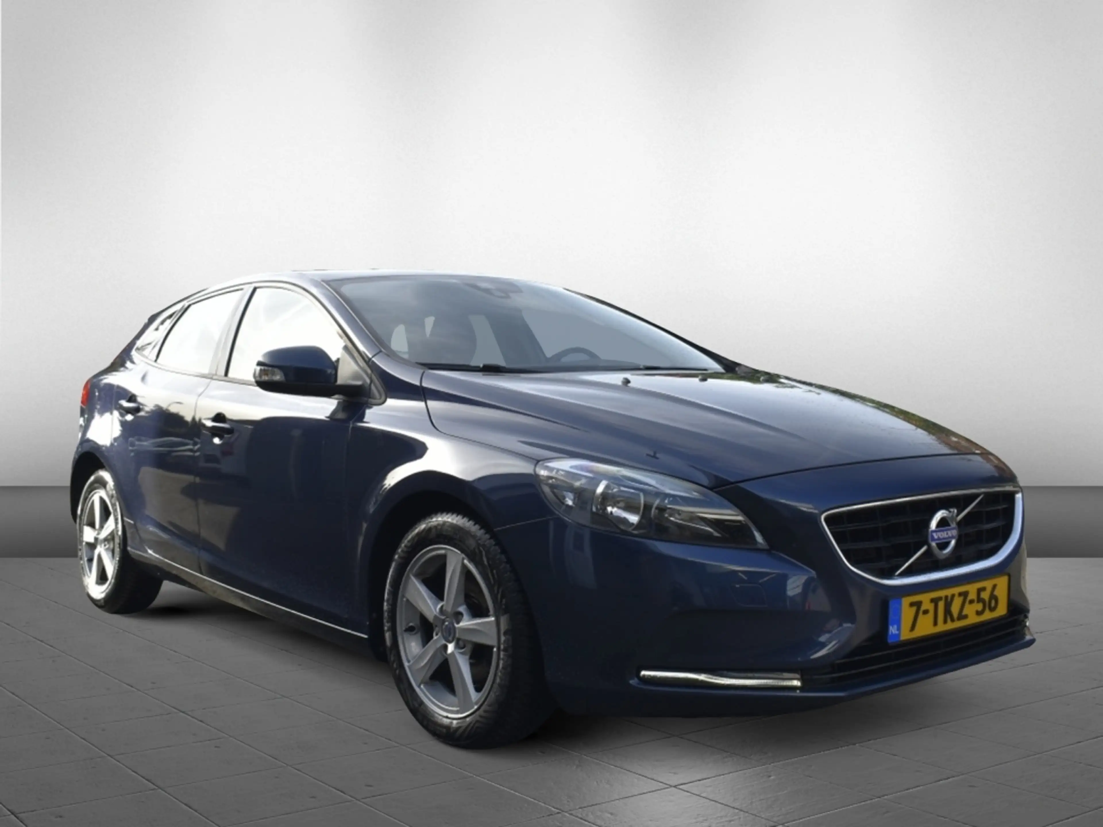 Volvo V40 1.6 T4 Kinetic — photo 3