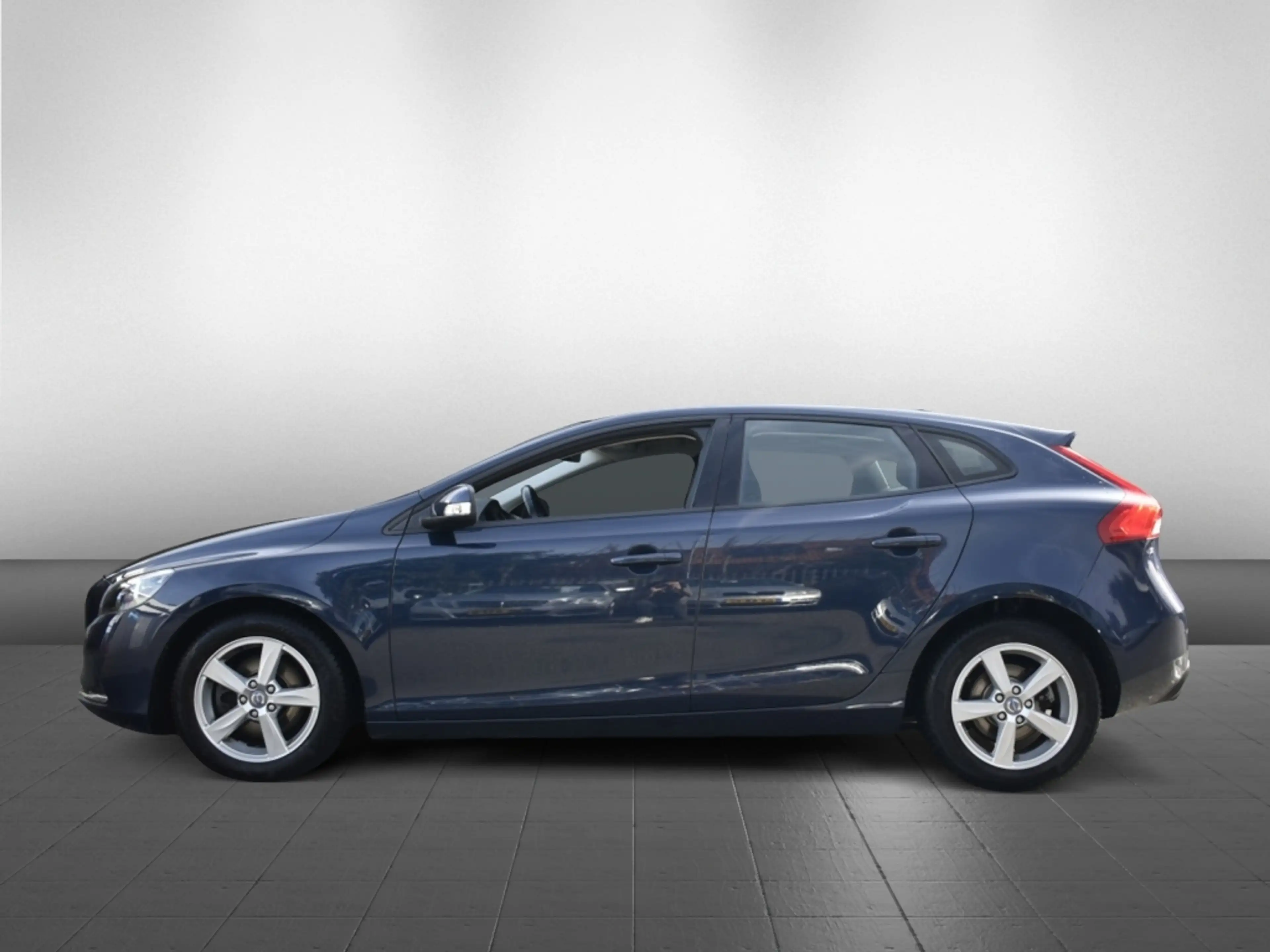 Volvo V40 1.6 T4 Kinetic — photo 8