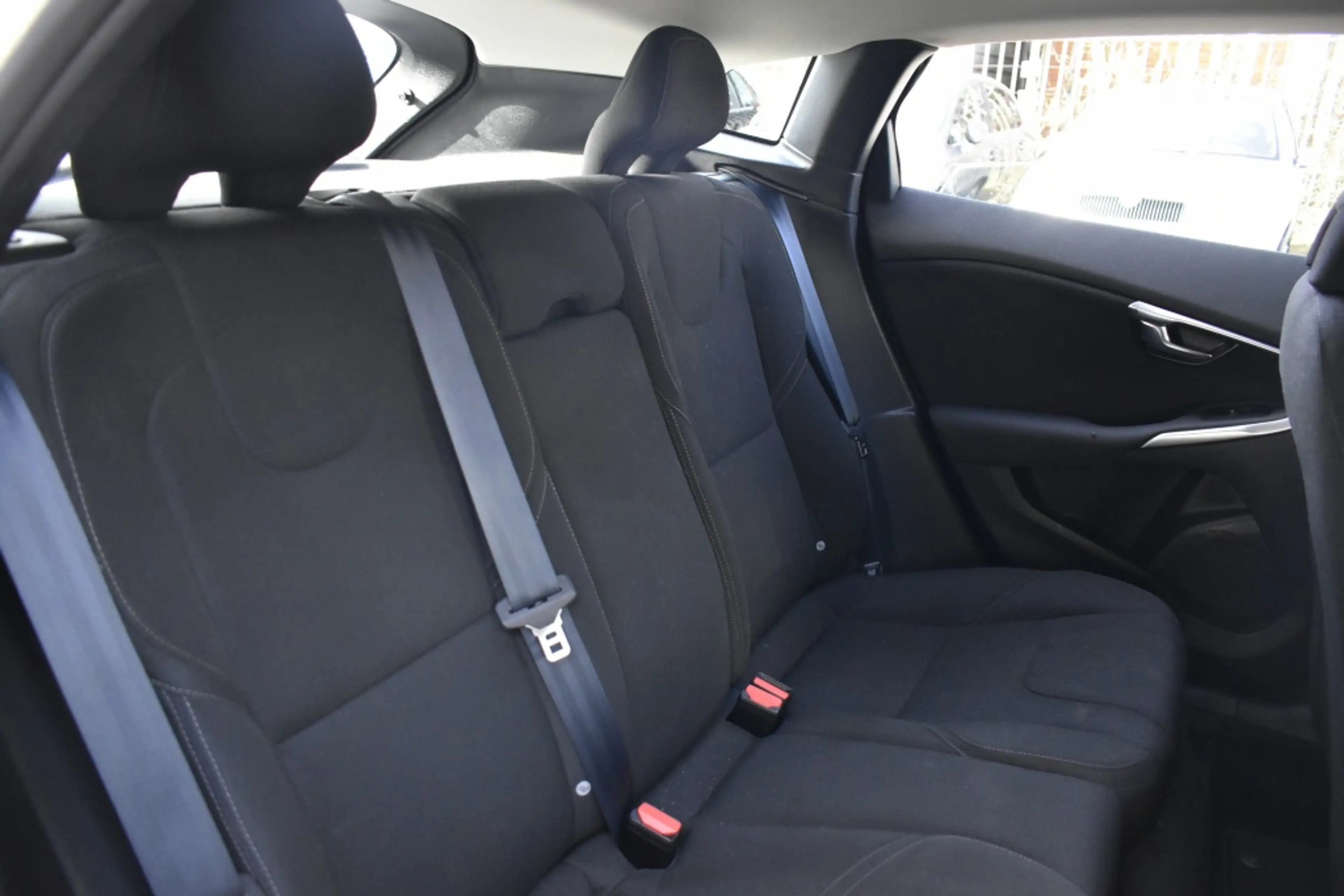Volvo V40 1.6 T4 Kinetic — photo 13