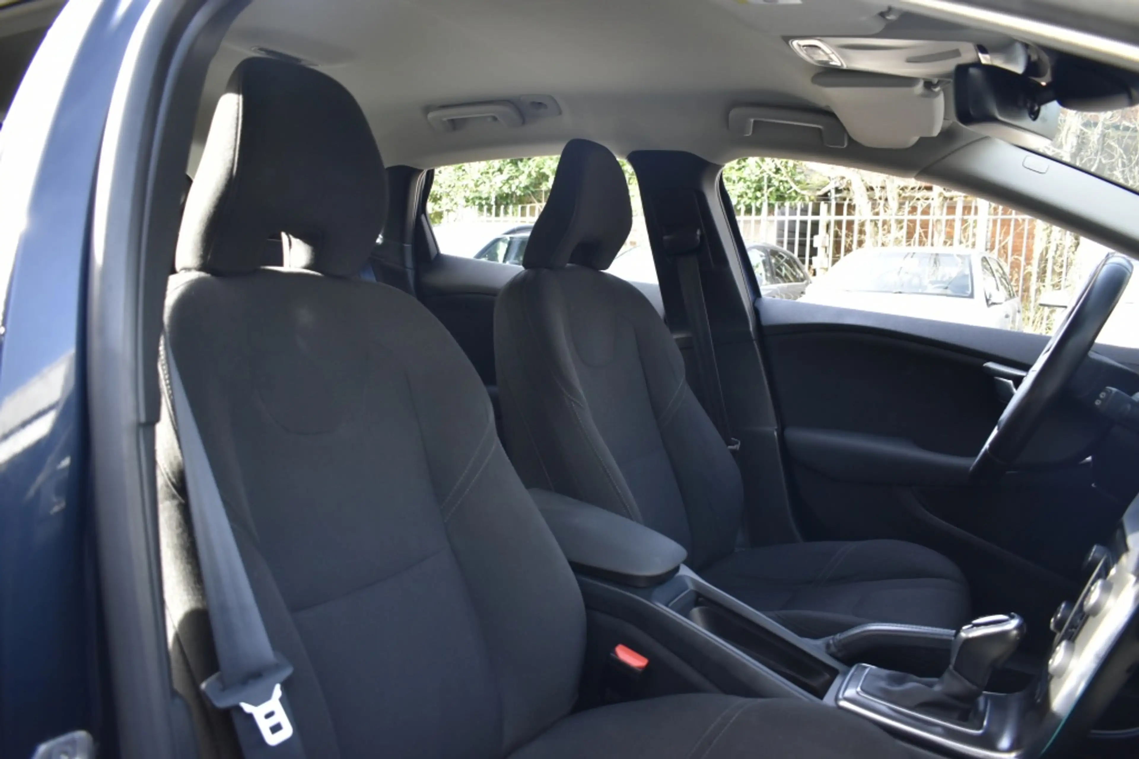 Volvo V40 1.6 T4 Kinetic — photo 14