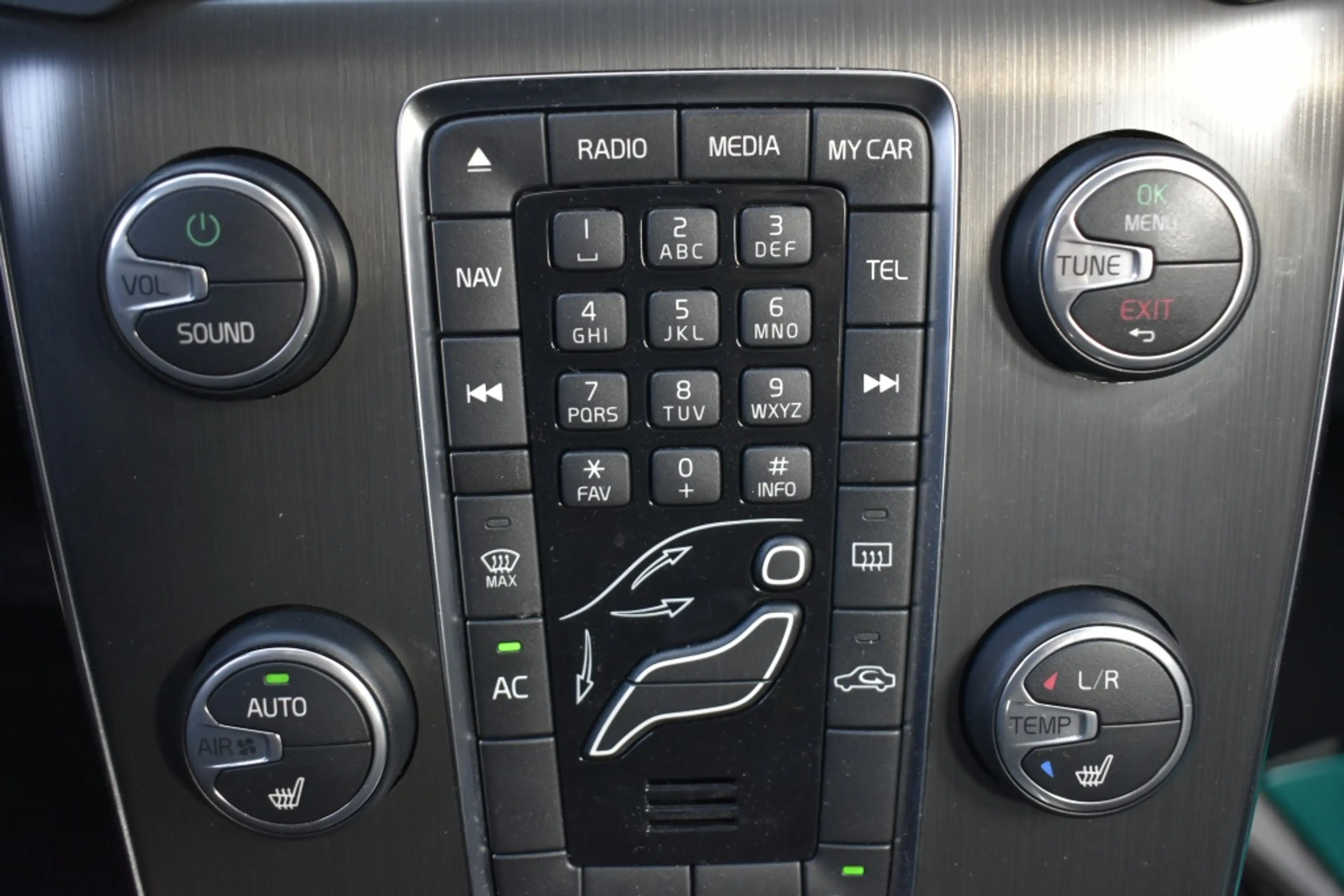 Volvo V40 1.6 T4 Kinetic — photo 23