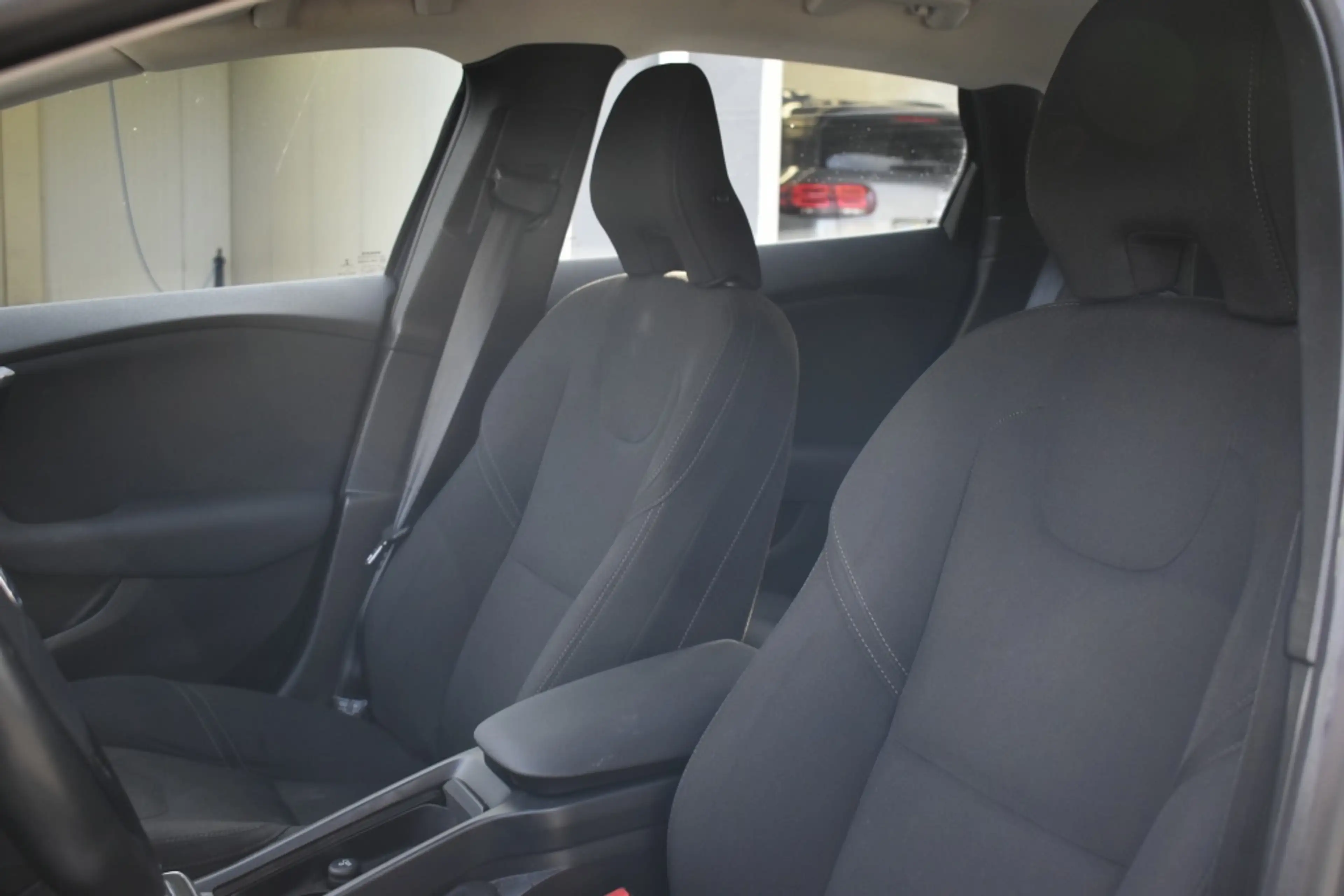 Volvo V40 1.6 T4 Kinetic — photo 10
