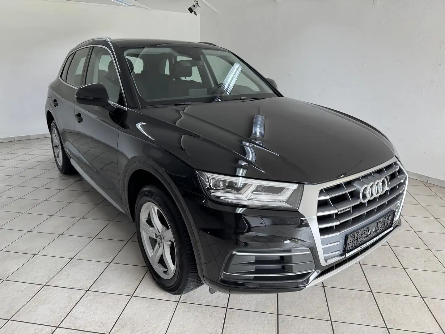Audi Q5 2.0 40 TDI quattro (190PS) KAMERA/NAVI/18"ALU/S... Noir - 1