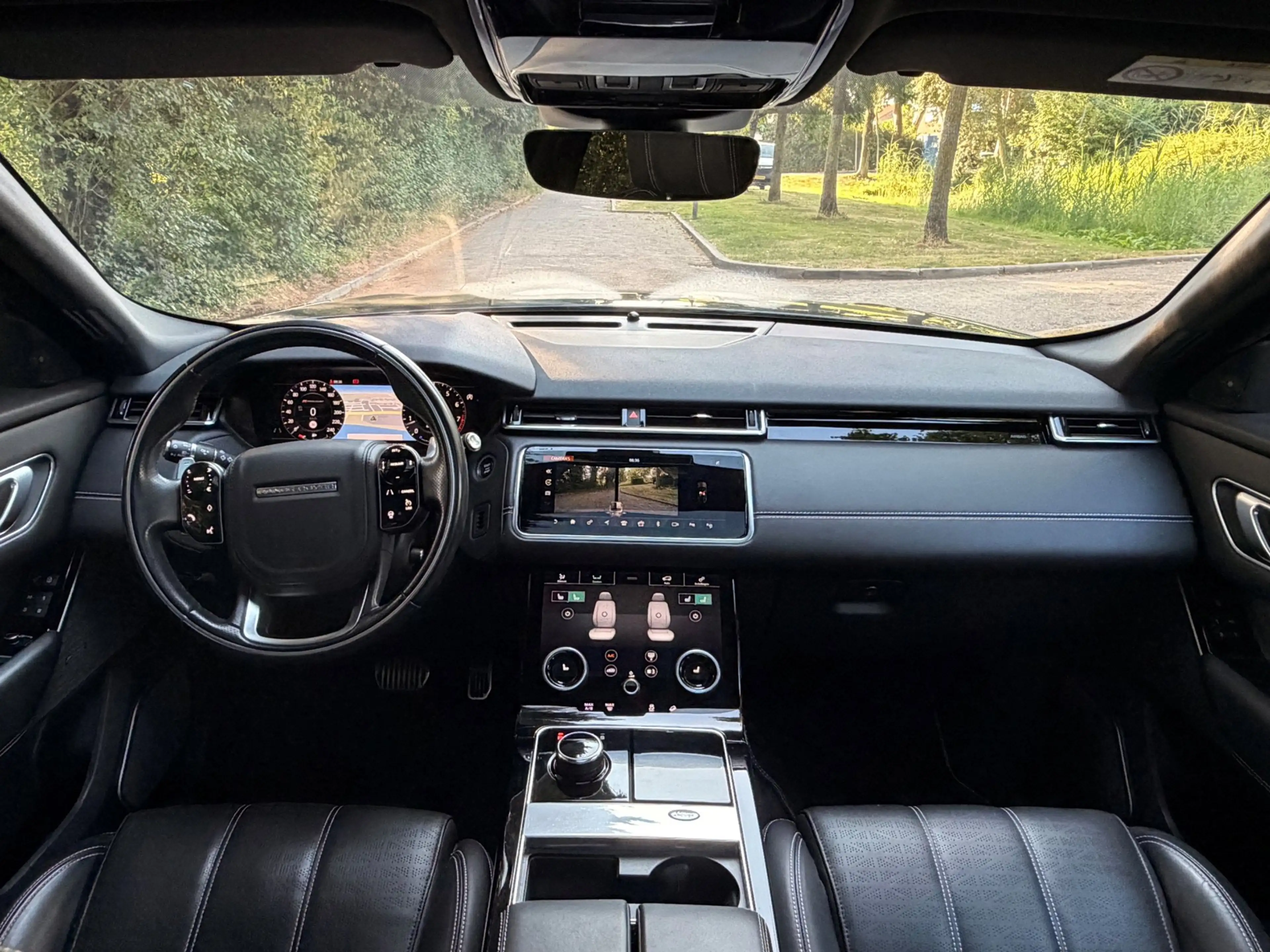 Land Rover Range Rover Velar 2.0 P250 Turbo AWD R-Dynamic SE — photo 17