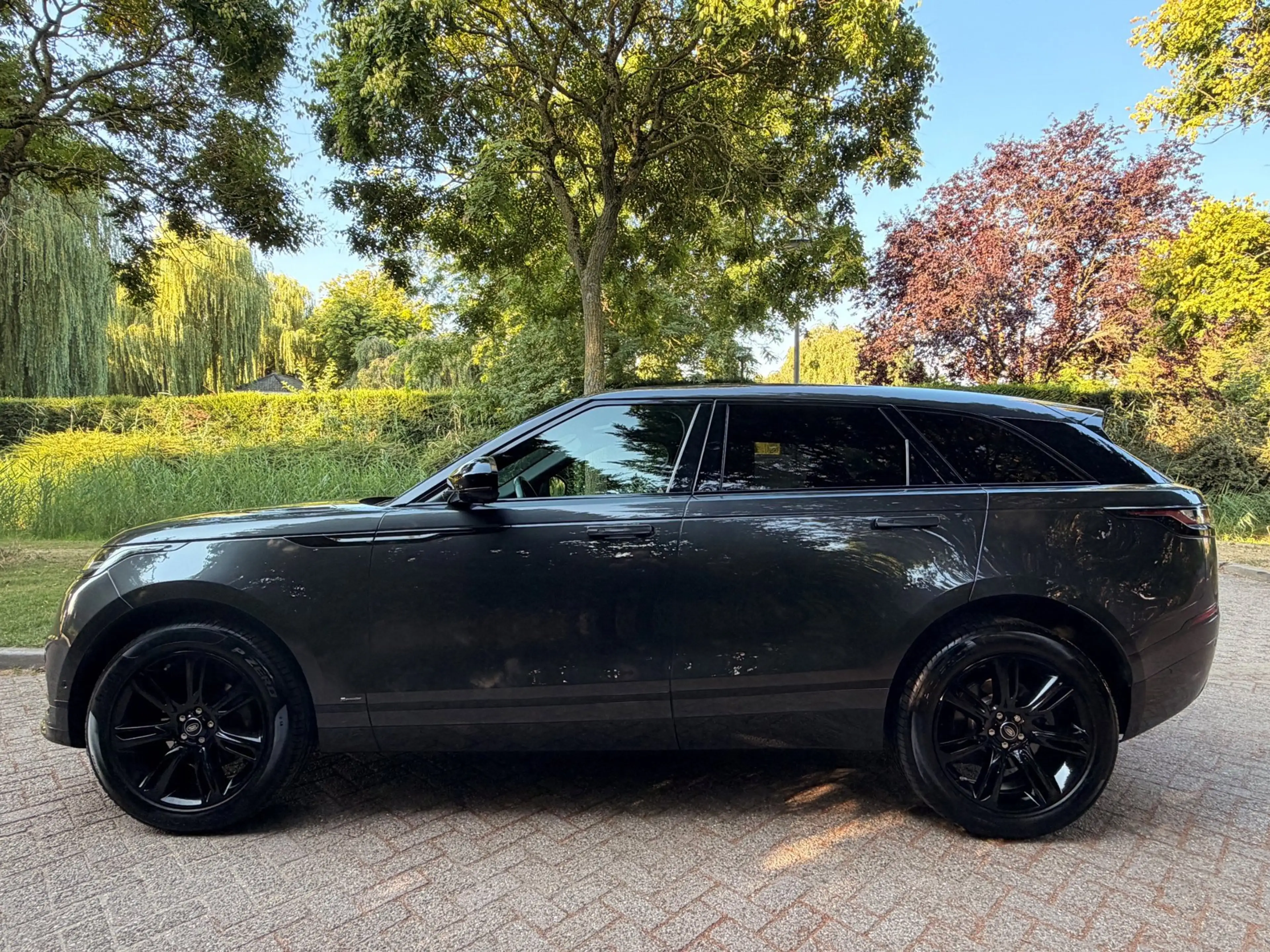 Land Rover Range Rover Velar 2.0 P250 Turbo AWD R-Dynamic SE — photo 8