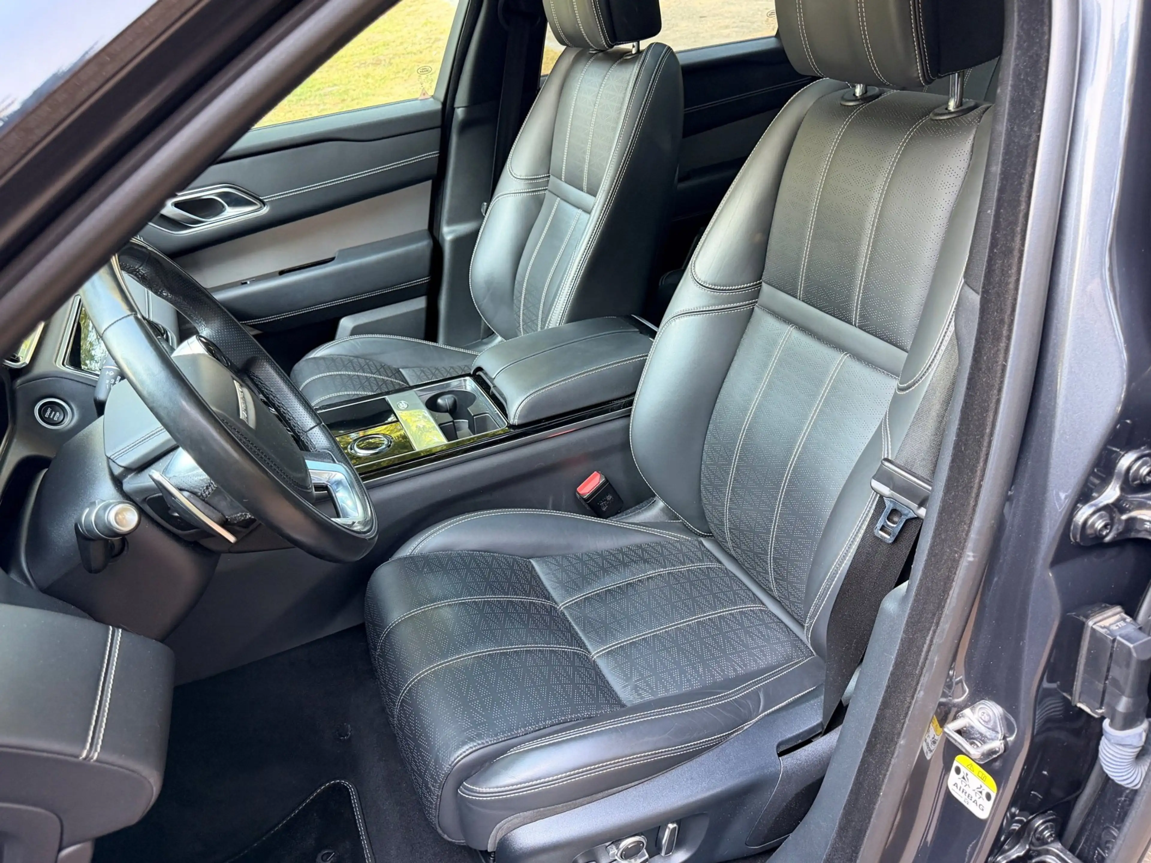 Land Rover Range Rover Velar 2.0 P250 Turbo AWD R-Dynamic SE — photo 21