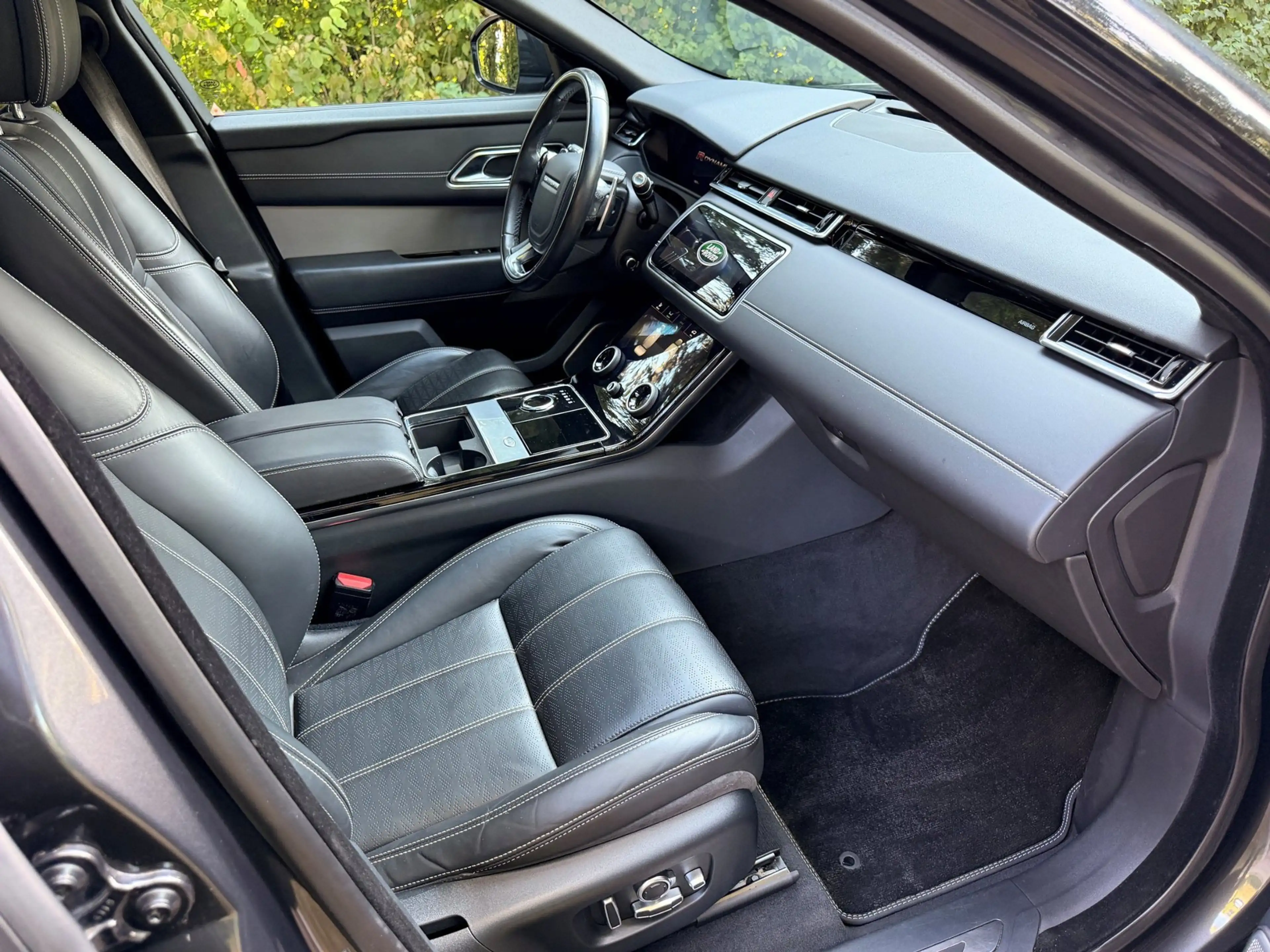 Land Rover Range Rover Velar 2.0 P250 Turbo AWD R-Dynamic SE — photo 18