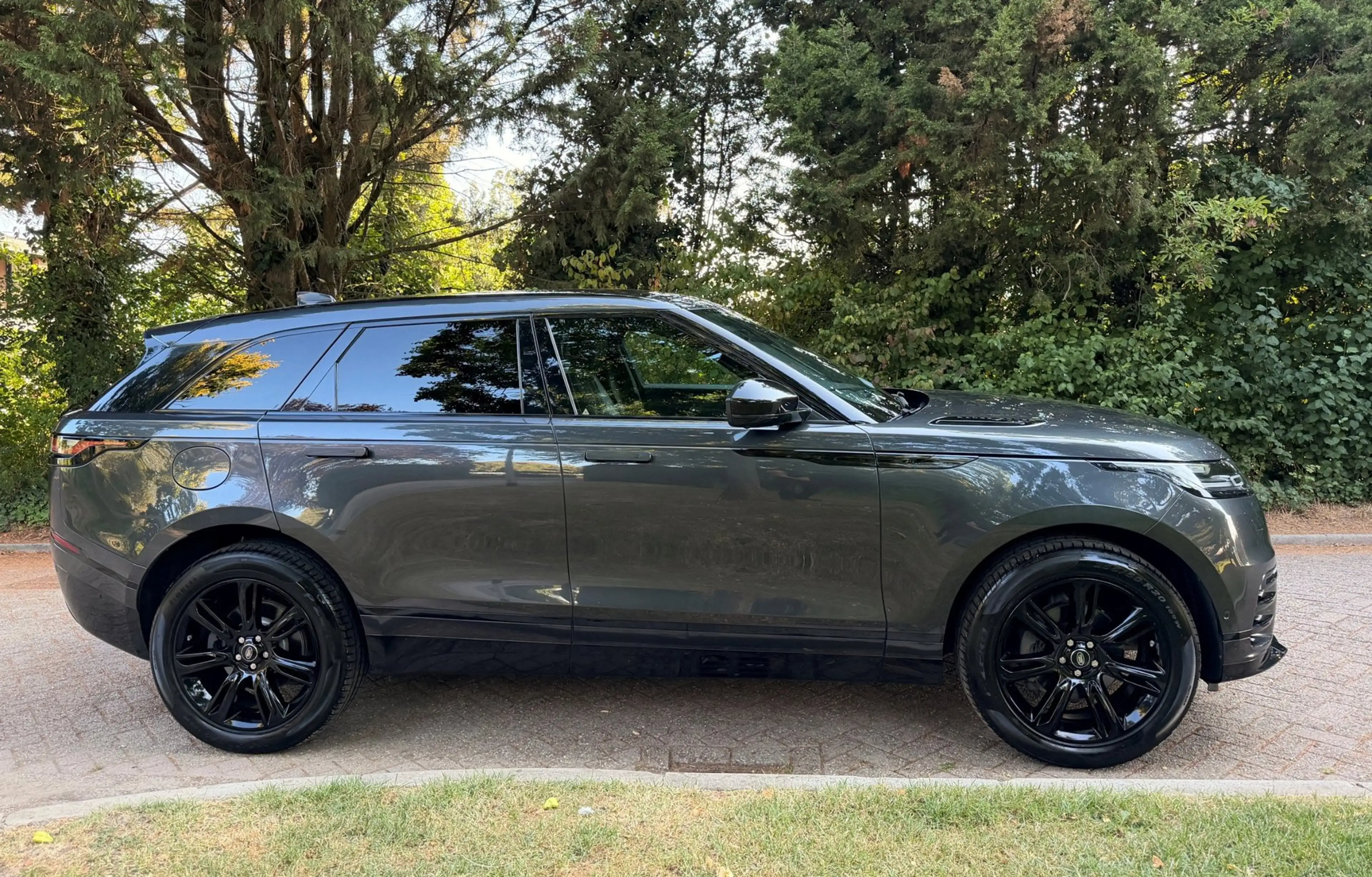 Land Rover Range Rover Velar 2.0 P250 Turbo AWD R-Dynamic SE — photo 5