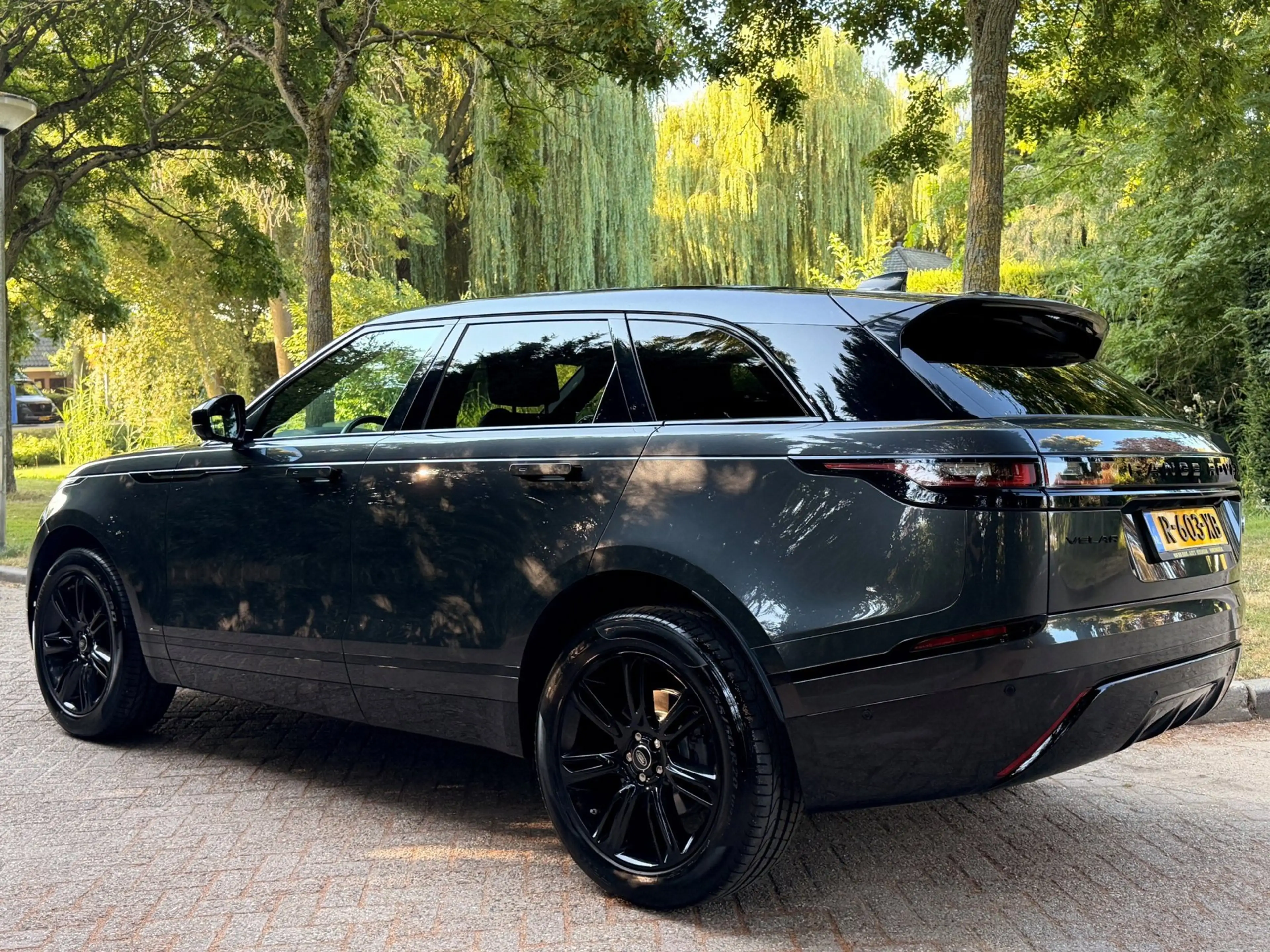 Land Rover Range Rover Velar 2.0 P250 Turbo AWD R-Dynamic SE — photo 7