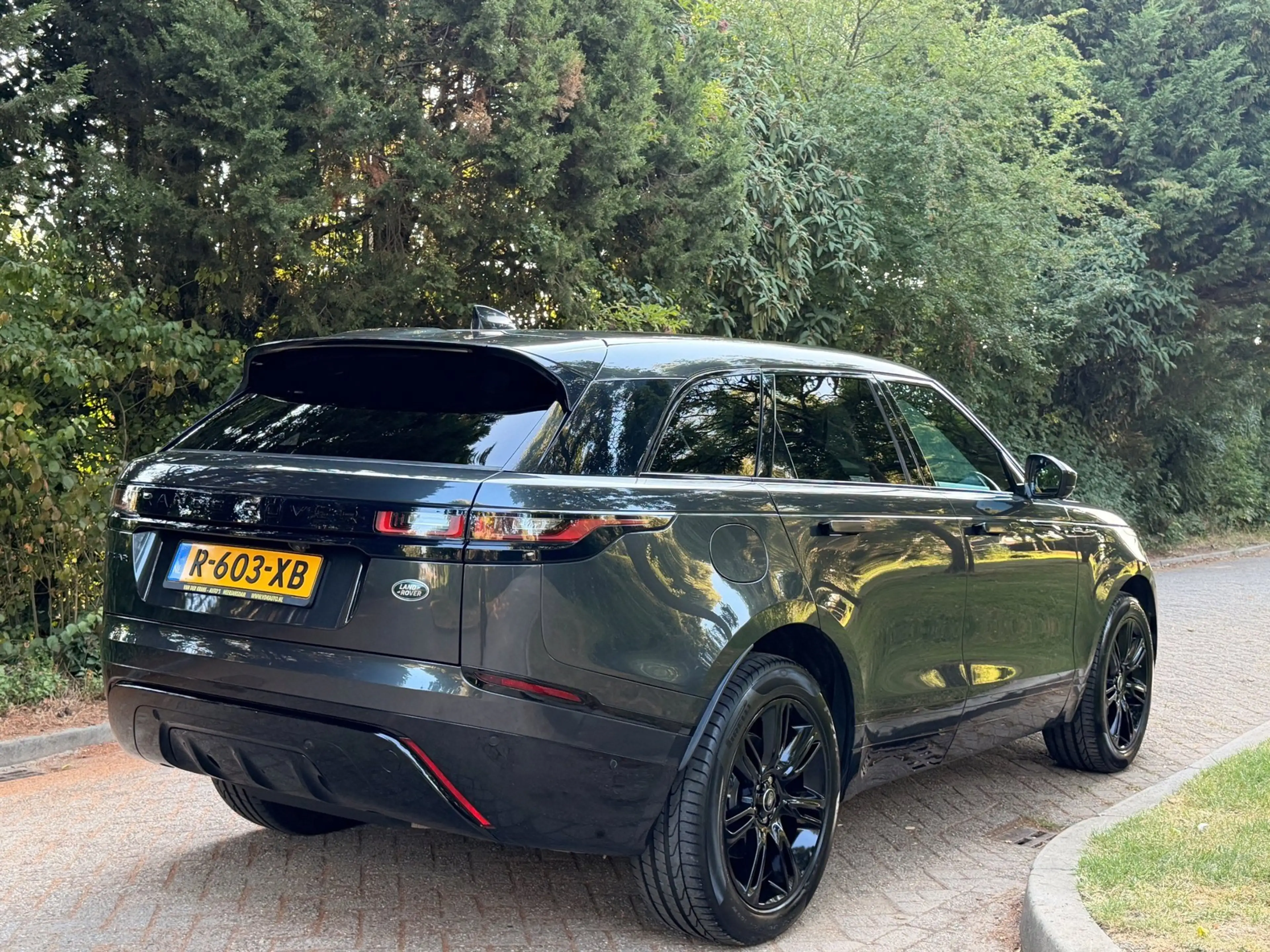Land Rover Range Rover Velar 2.0 P250 Turbo AWD R-Dynamic SE — photo 3
