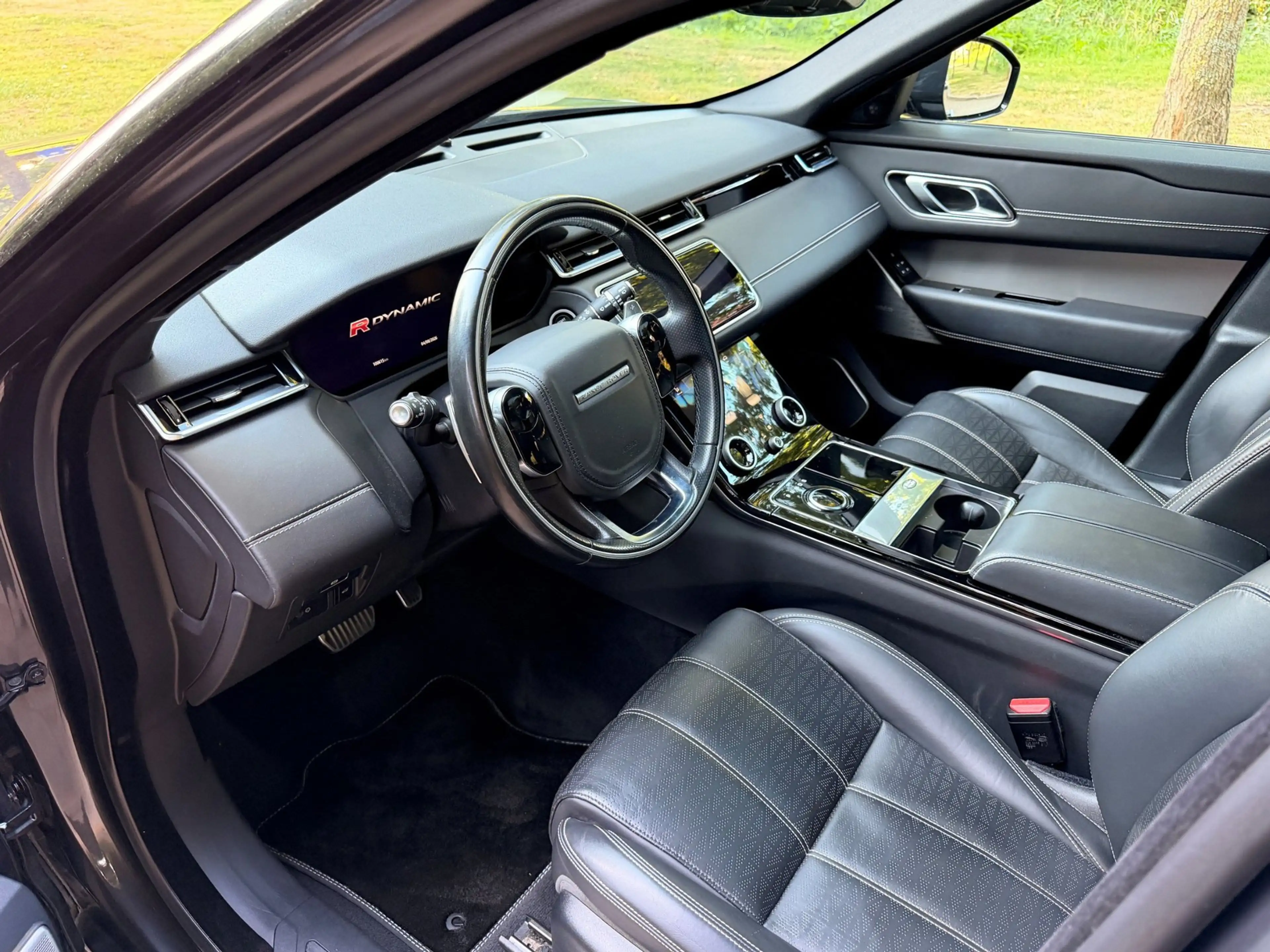 Land Rover Range Rover Velar 2.0 P250 Turbo AWD R-Dynamic SE — photo 10