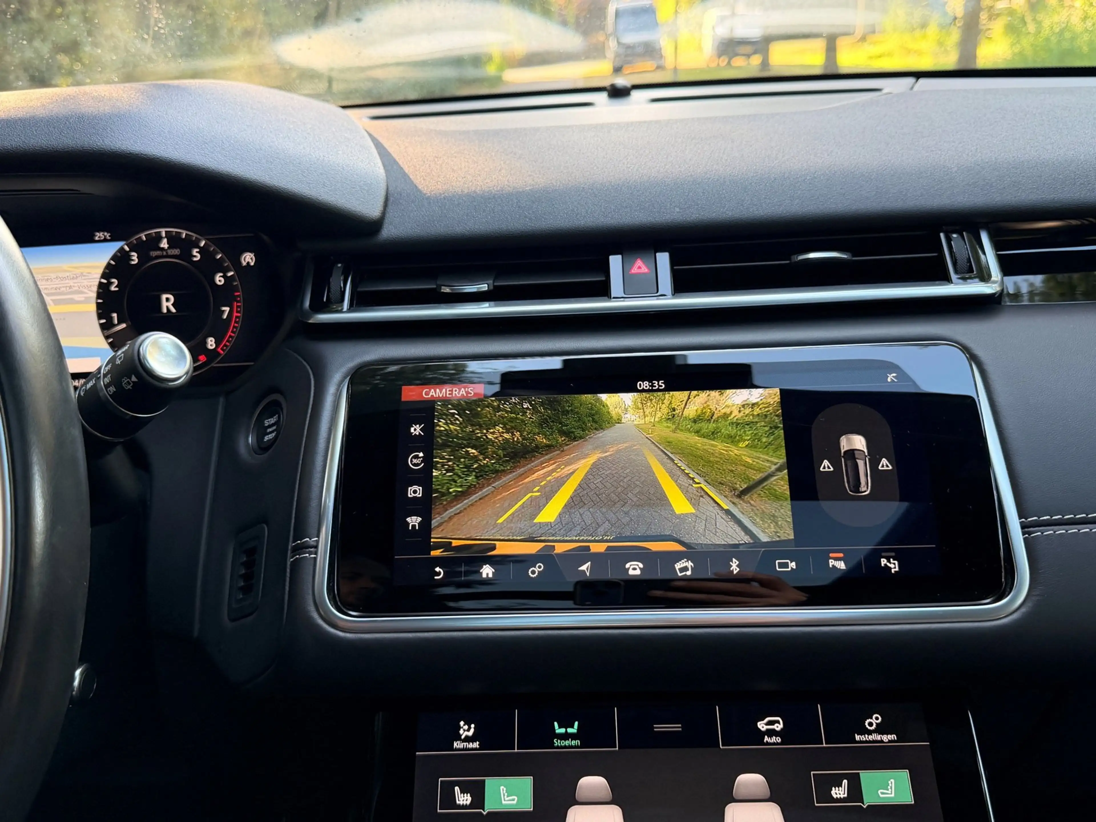 Land Rover Range Rover Velar 2.0 P250 Turbo AWD R-Dynamic SE — photo 15