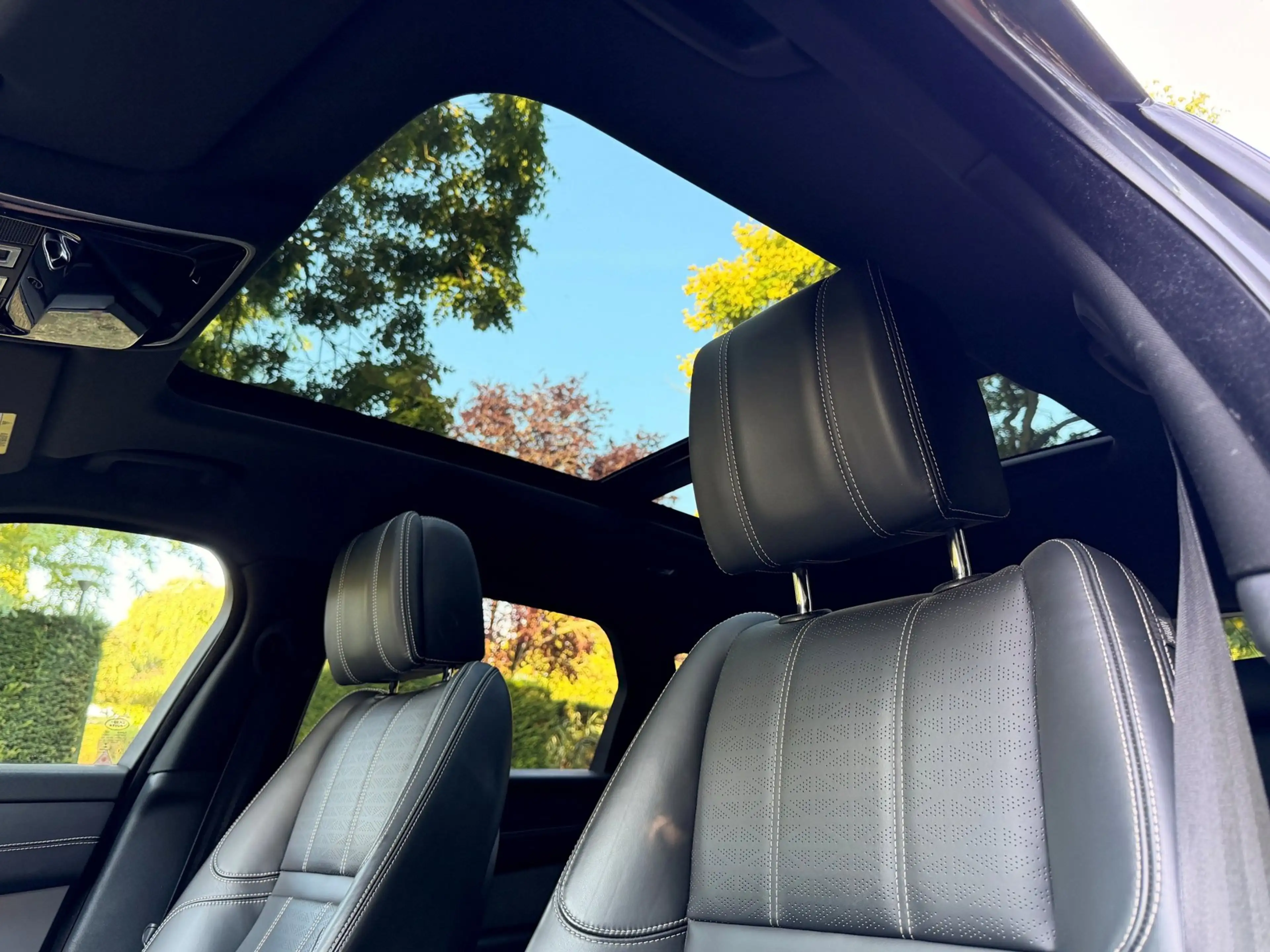 Land Rover Range Rover Velar 2.0 P250 Turbo AWD R-Dynamic SE — photo 11